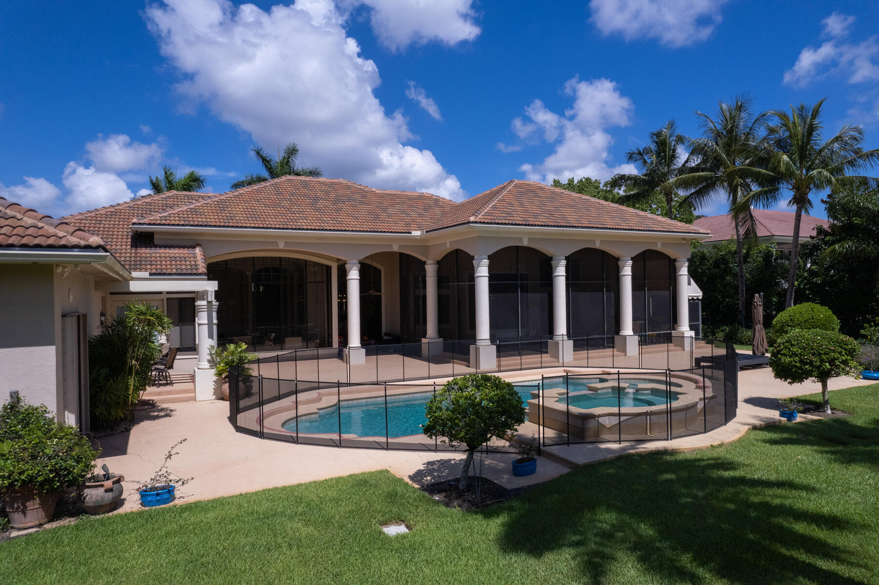 main property photo 23