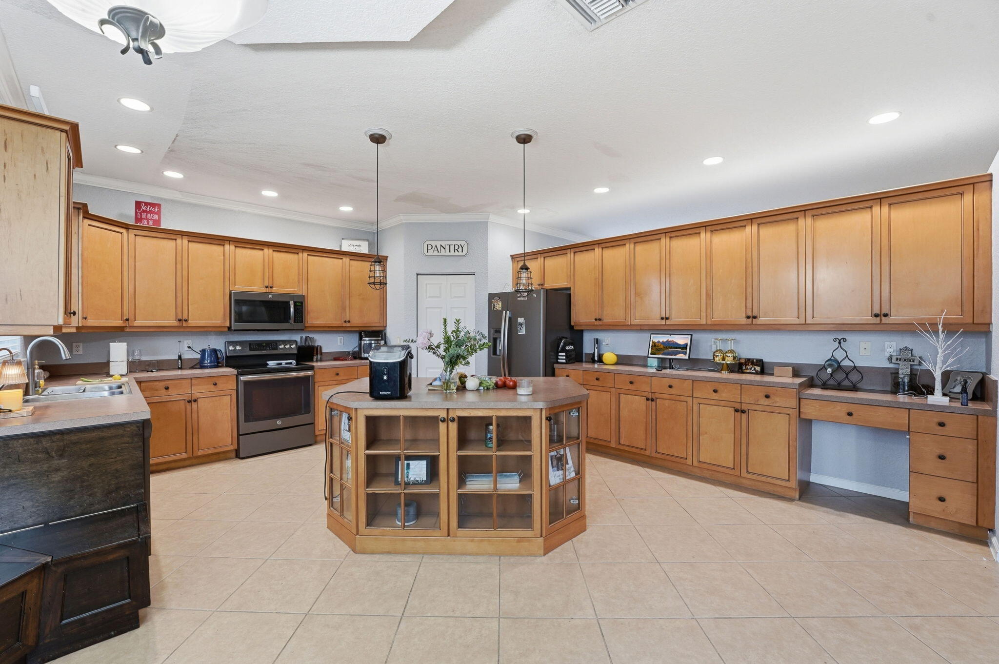 main property photo 14