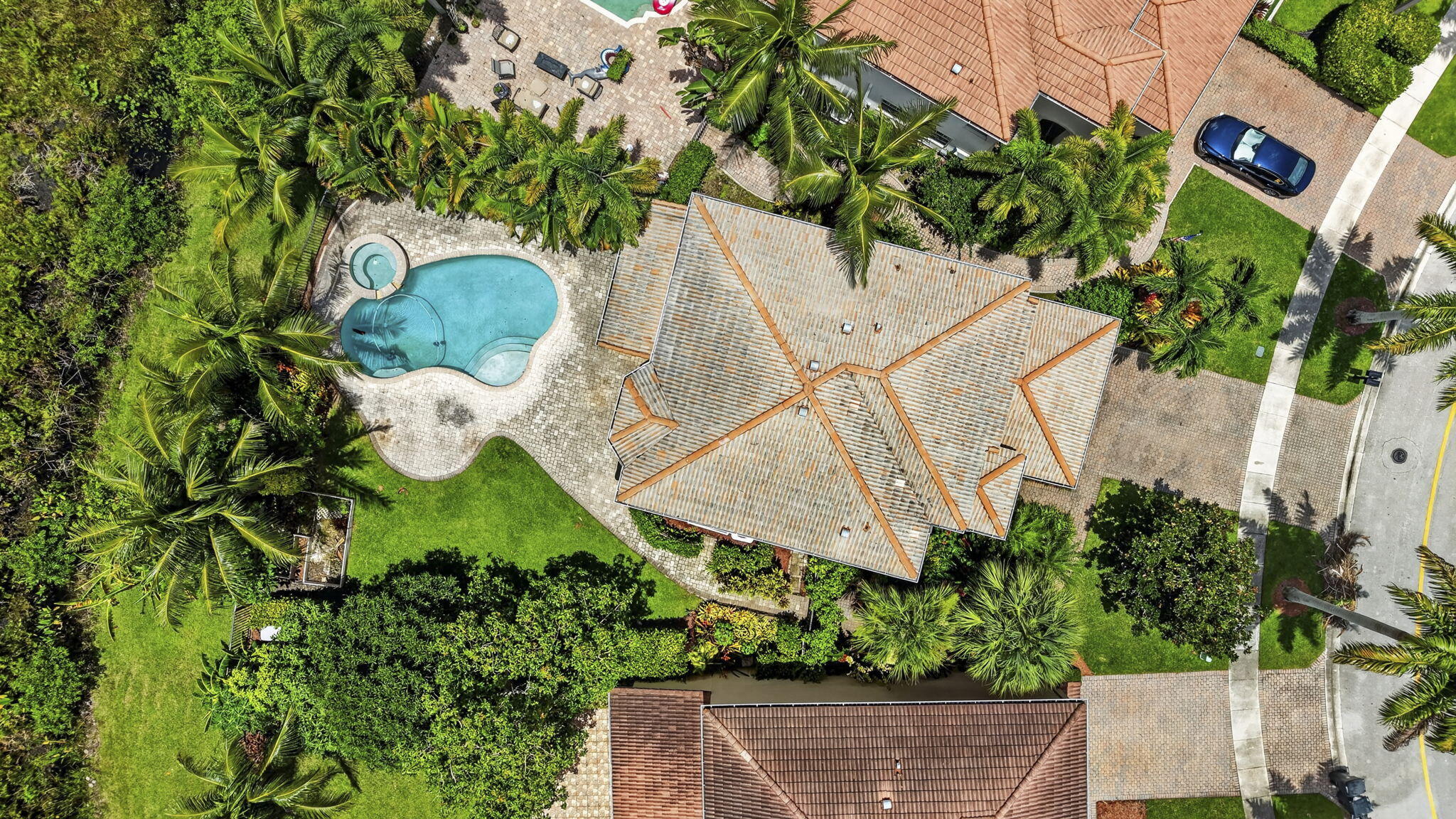 main property photo 33