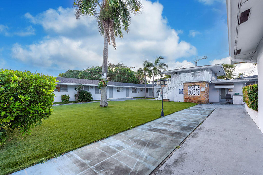 main property photo 13