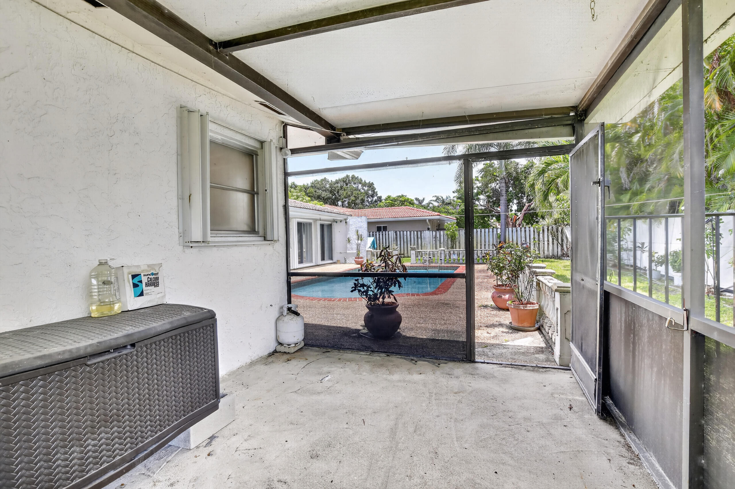 main property photo 50