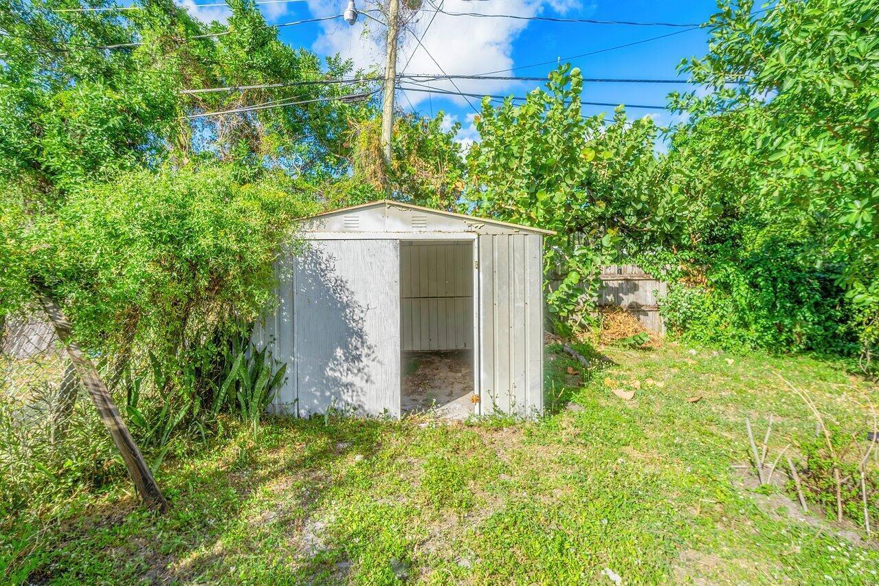 main property photo 22