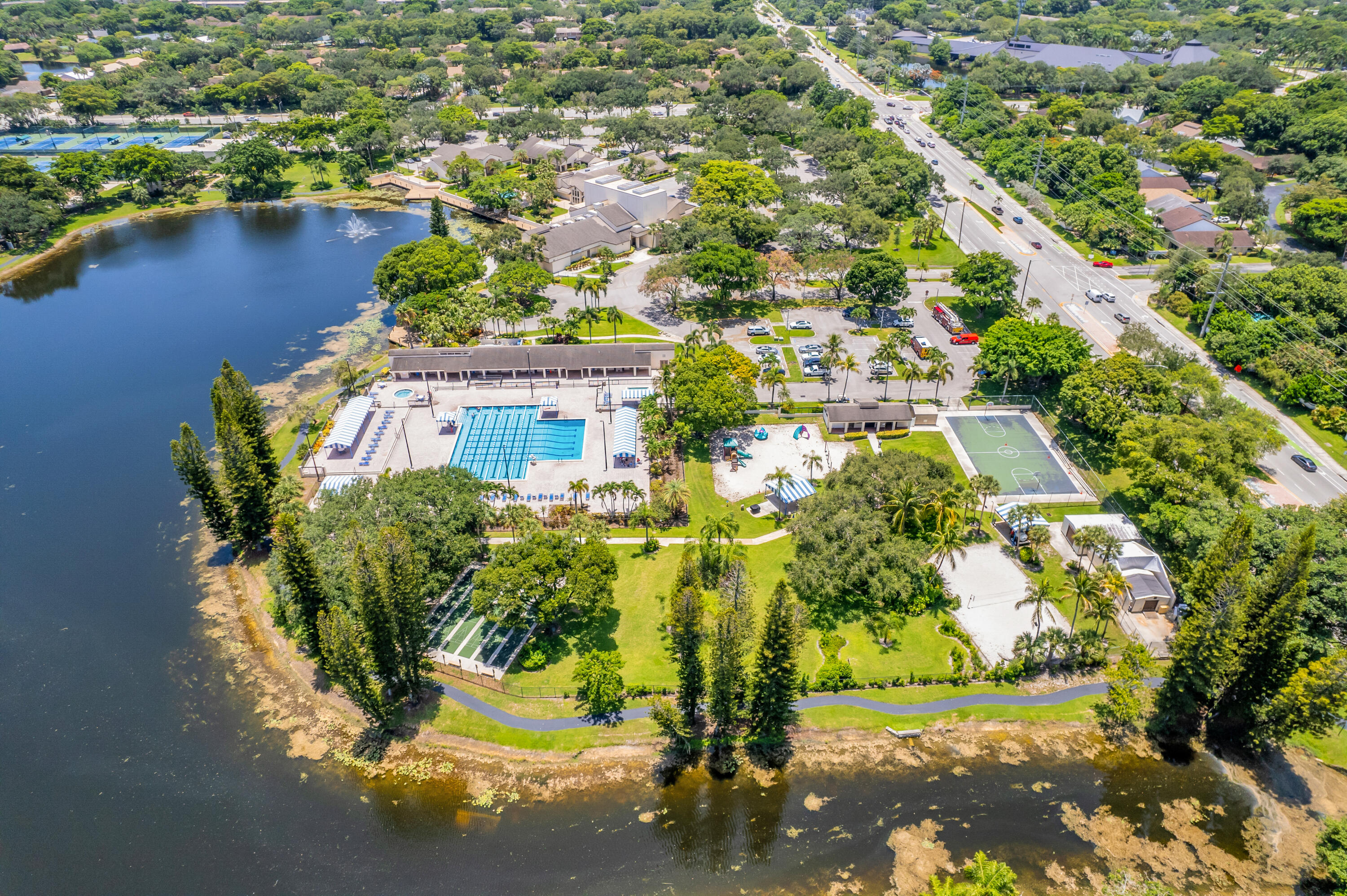 main property photo 40