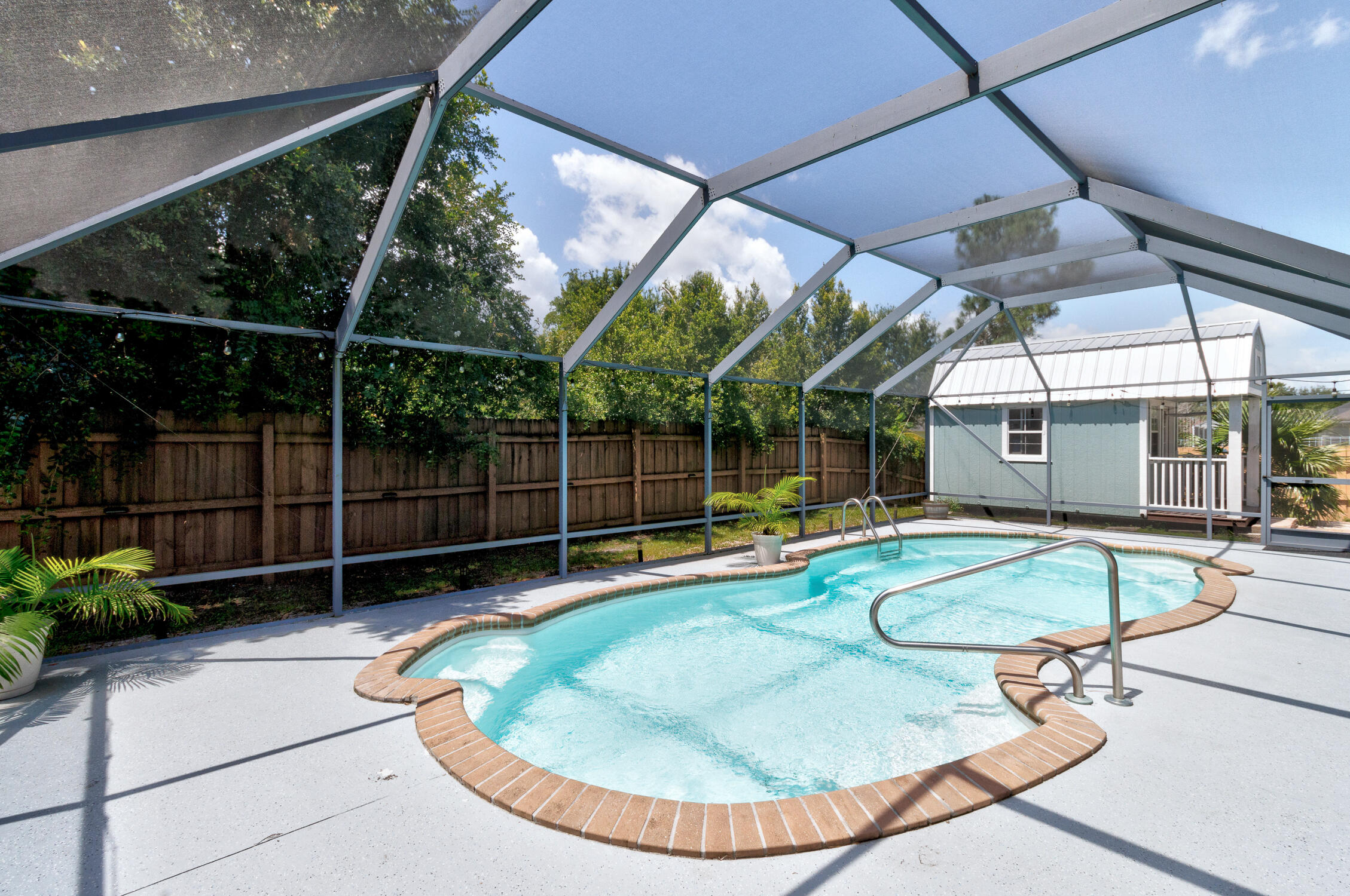 main property photo 28