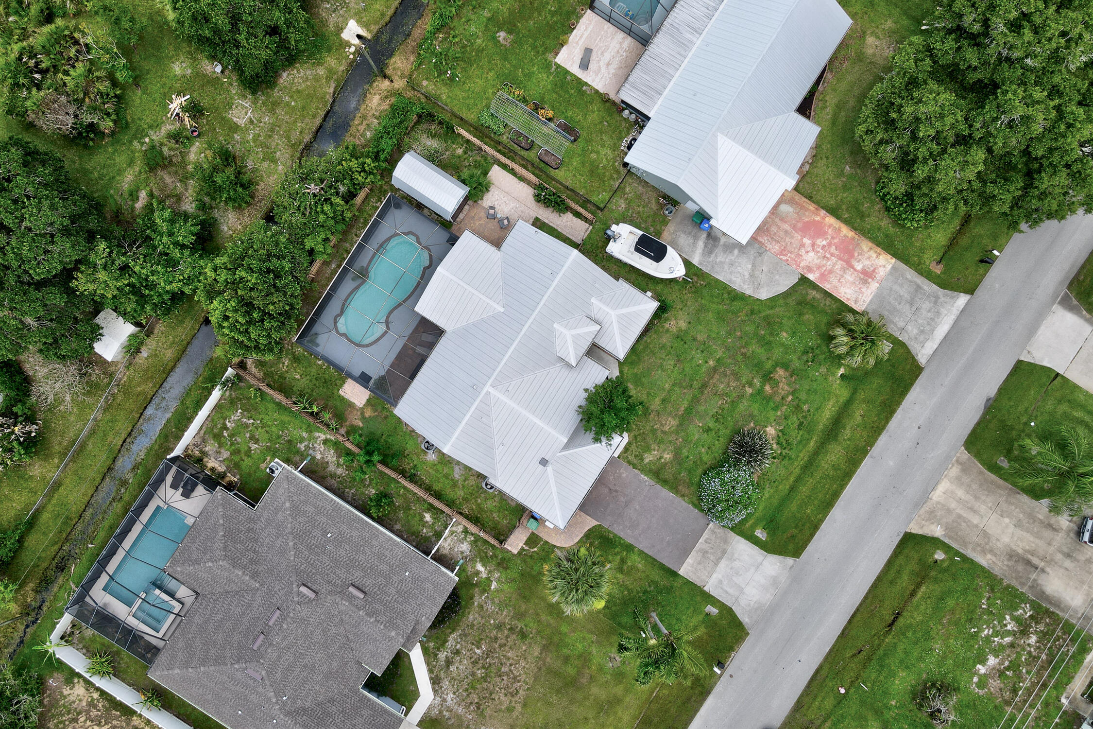 main property photo 41