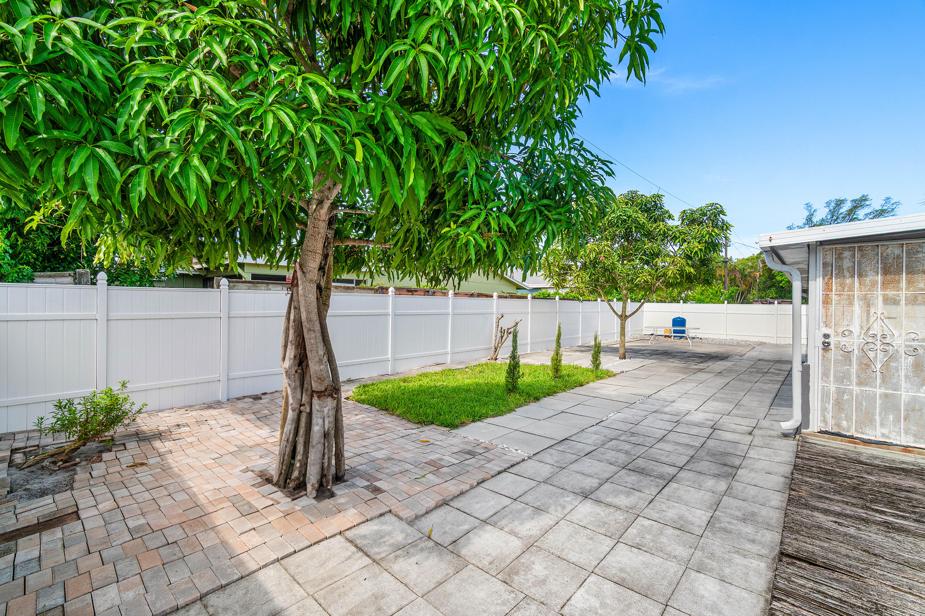 main property photo 51