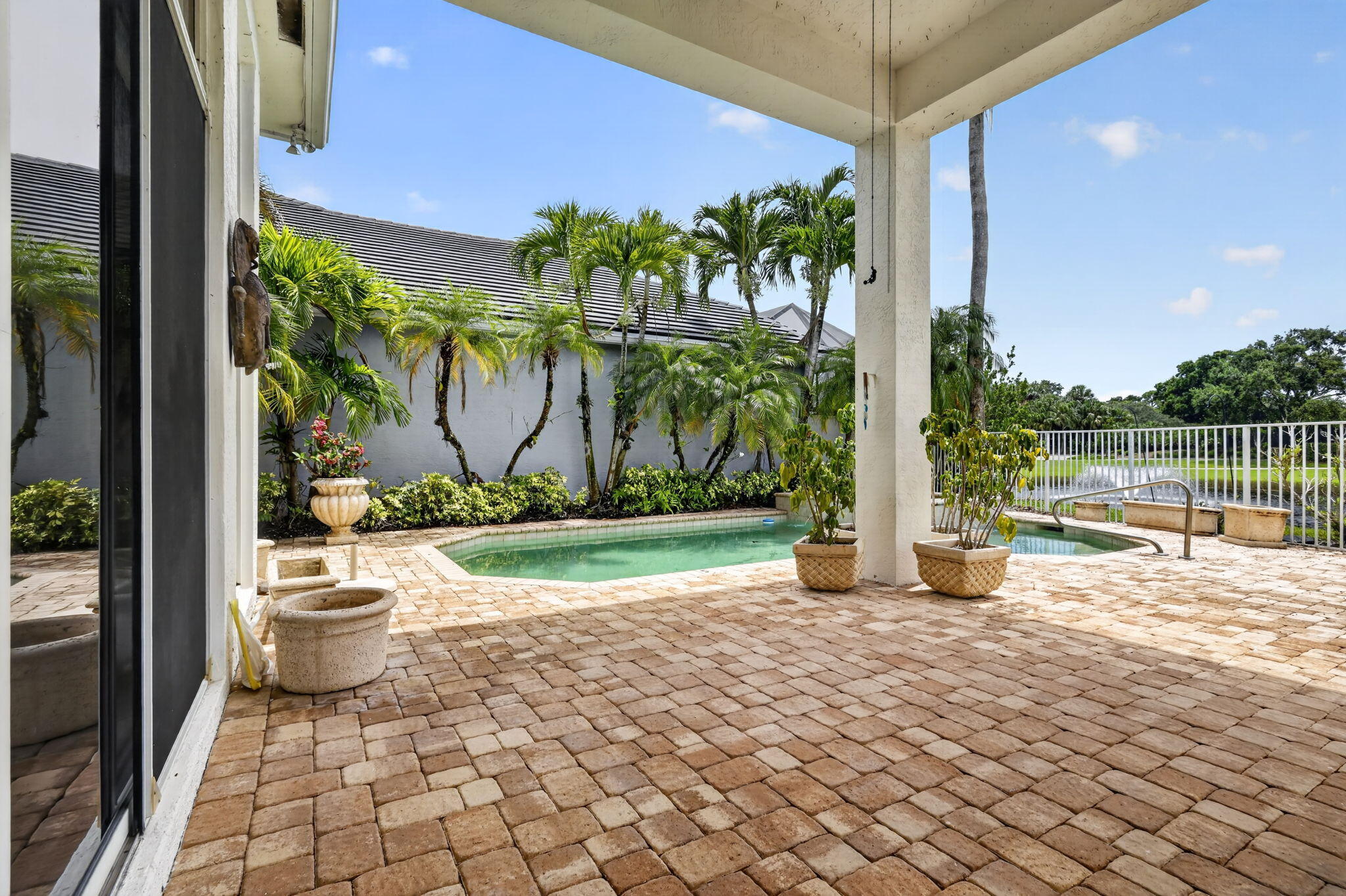 main property photo 31