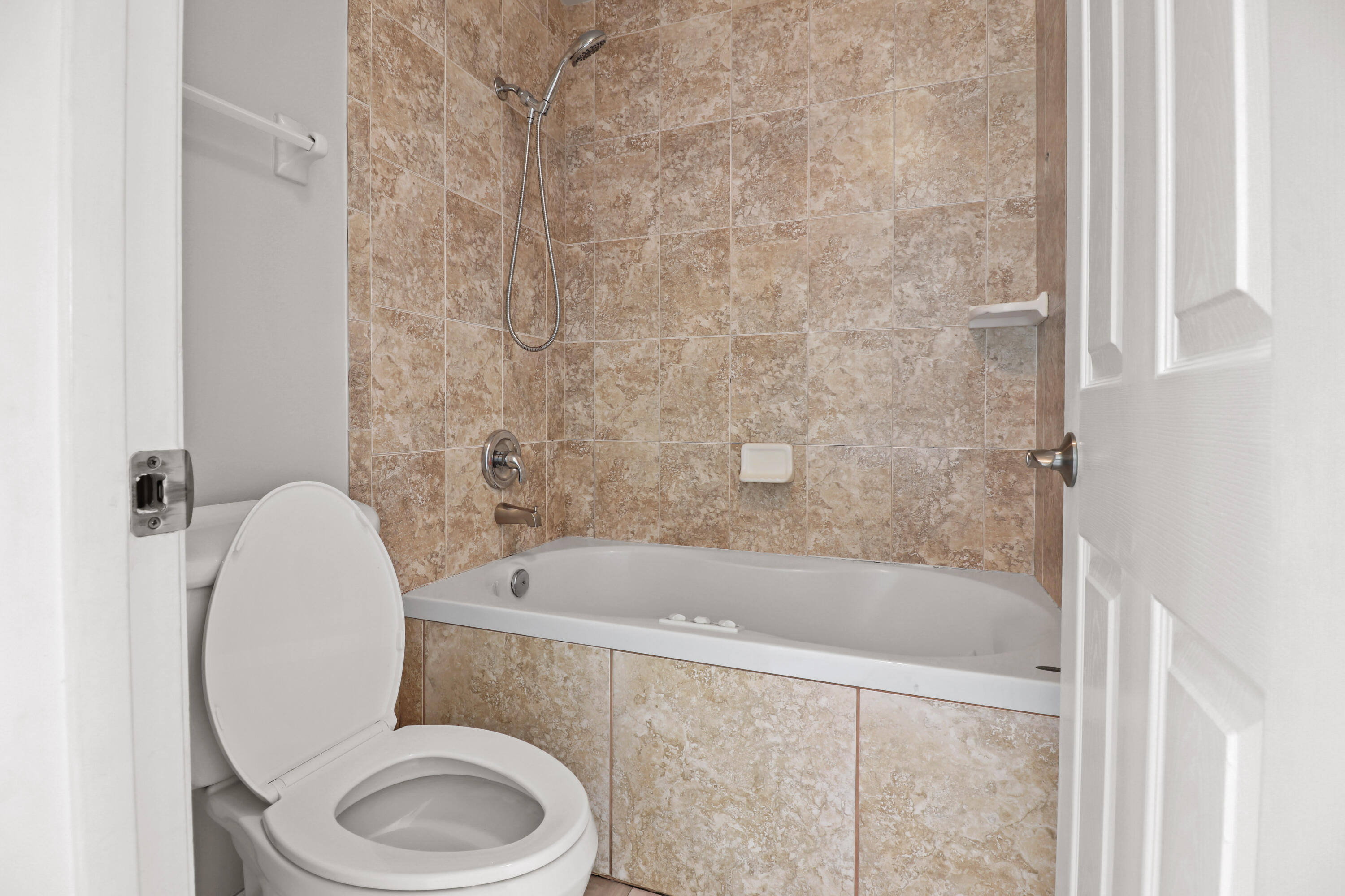 main property photo 18