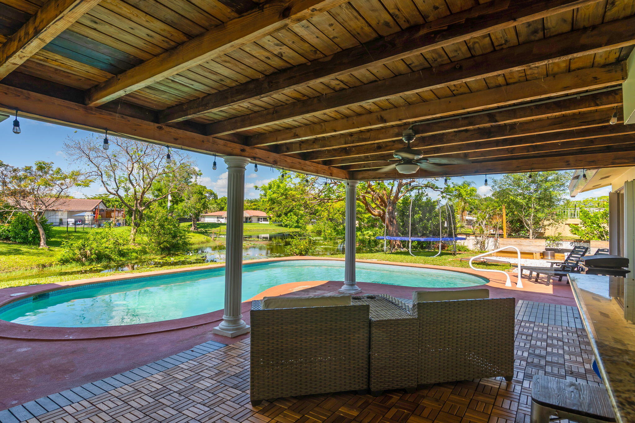 main property photo 33