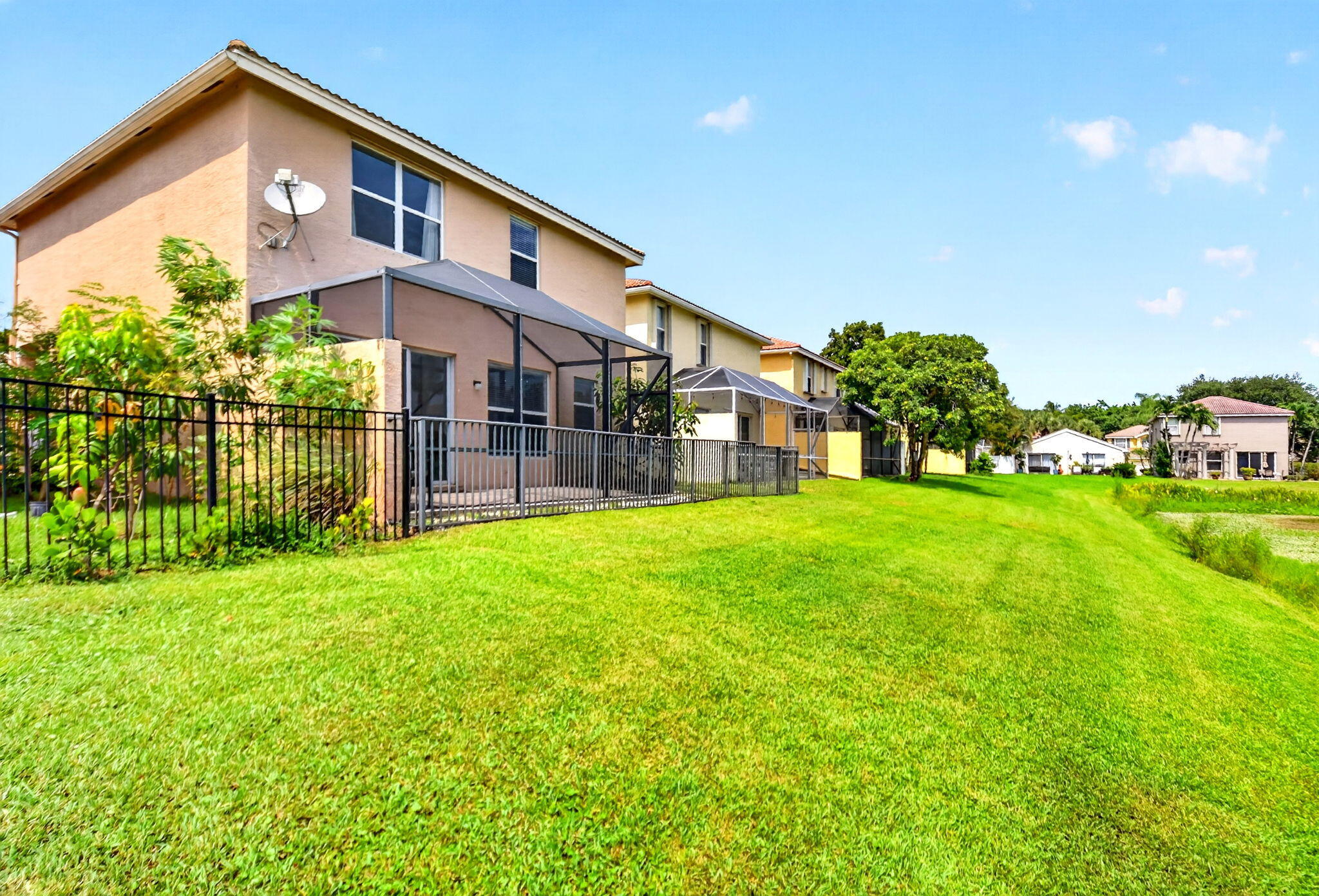 main property photo 50