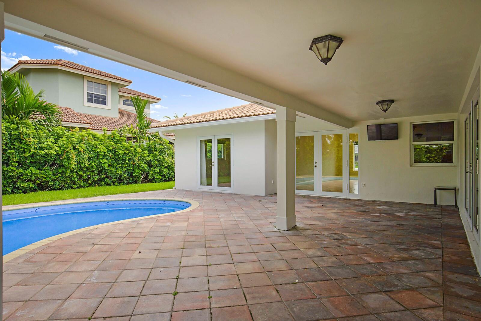 main property photo 34