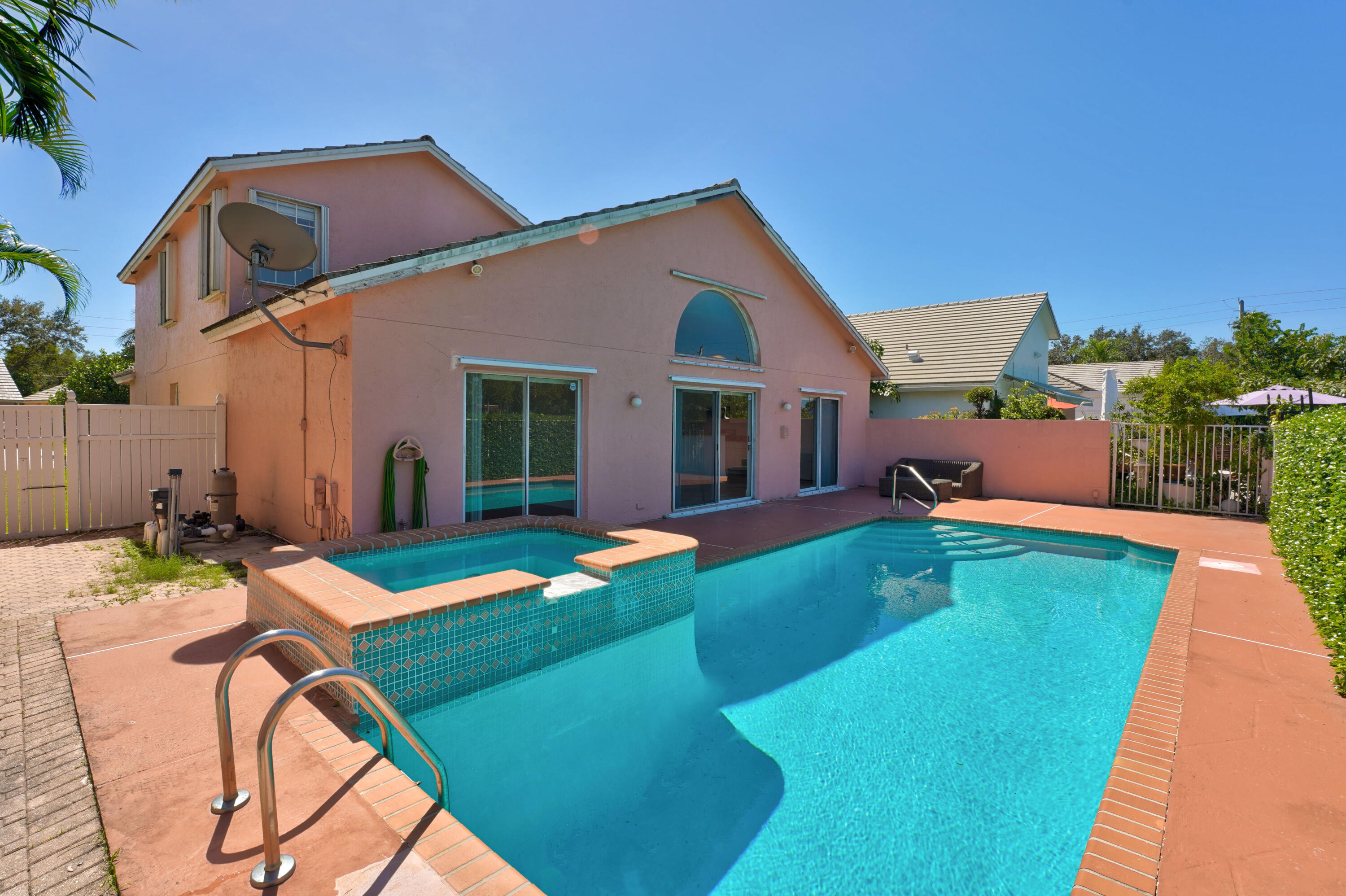 main property photo 14