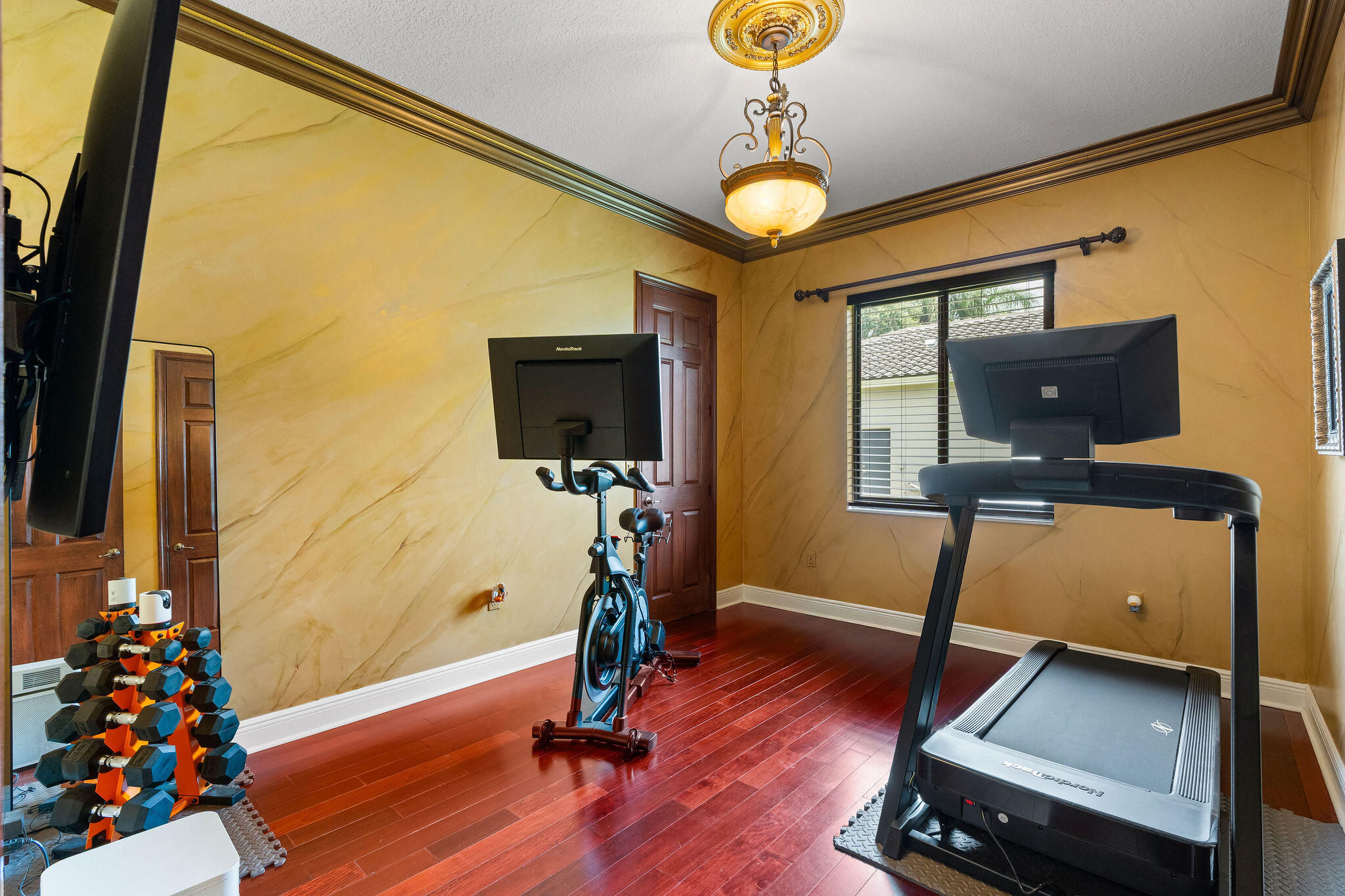 main property photo 34