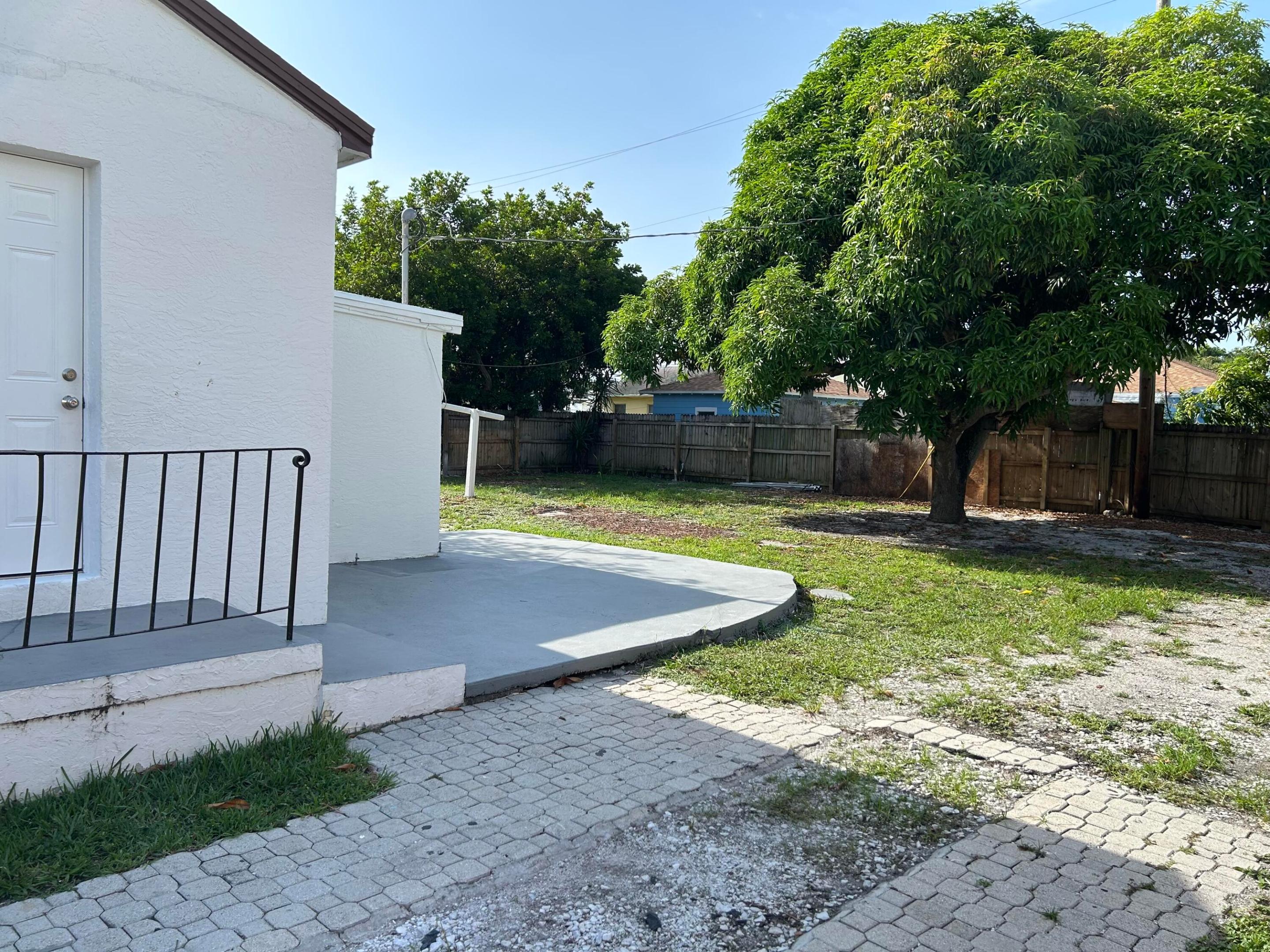 main property photo 11