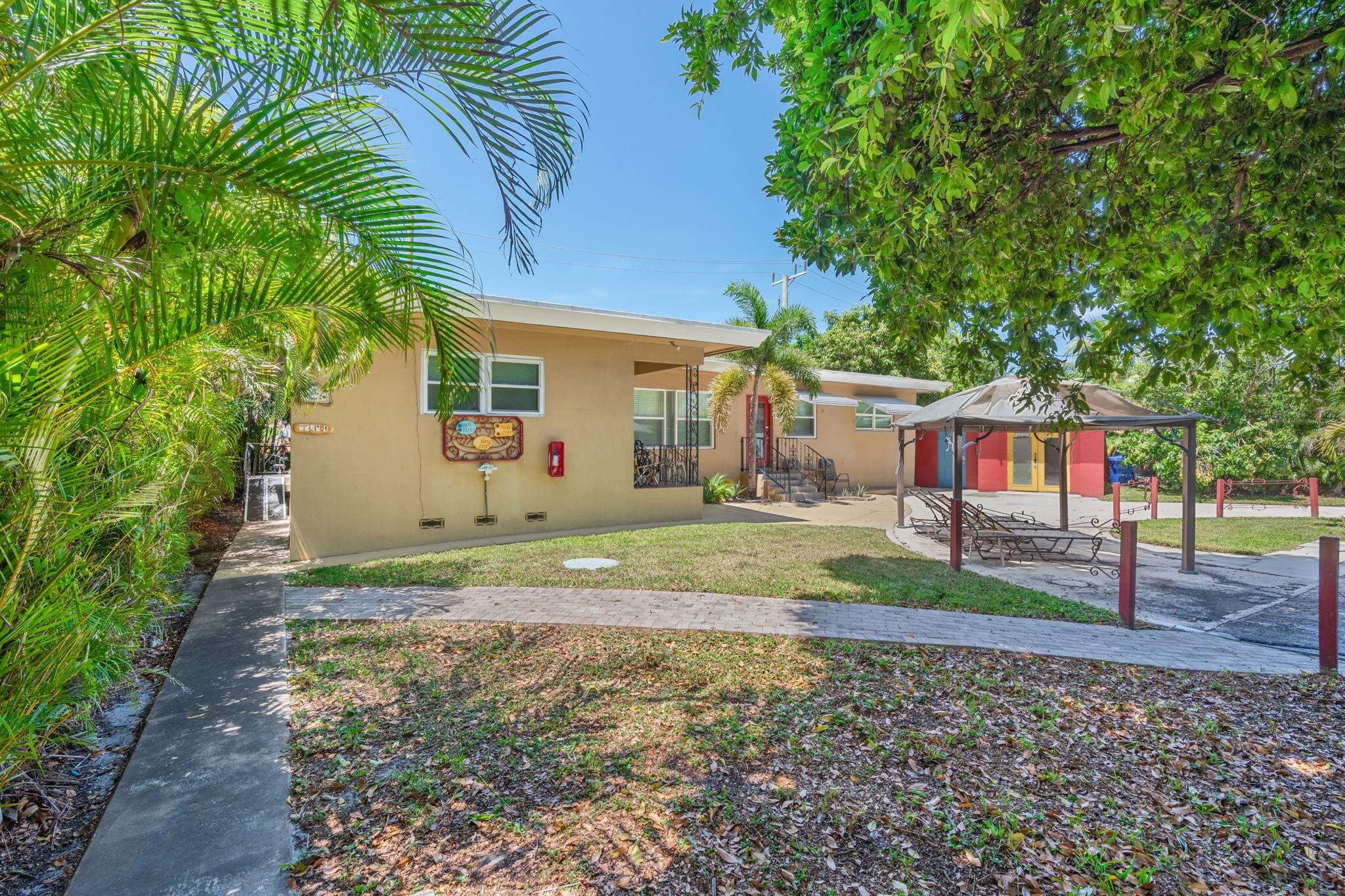 main property photo 40