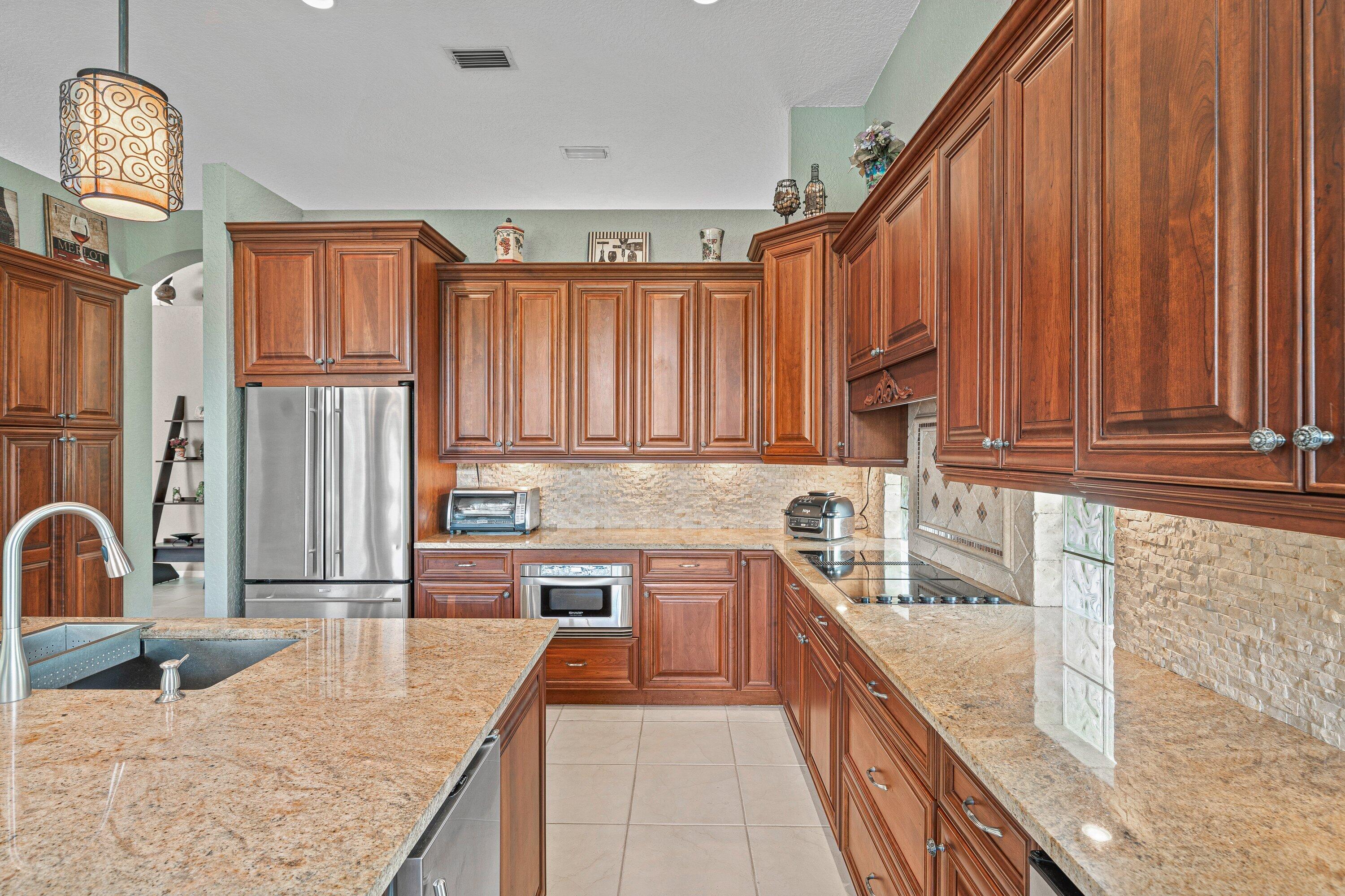 main property photo 13
