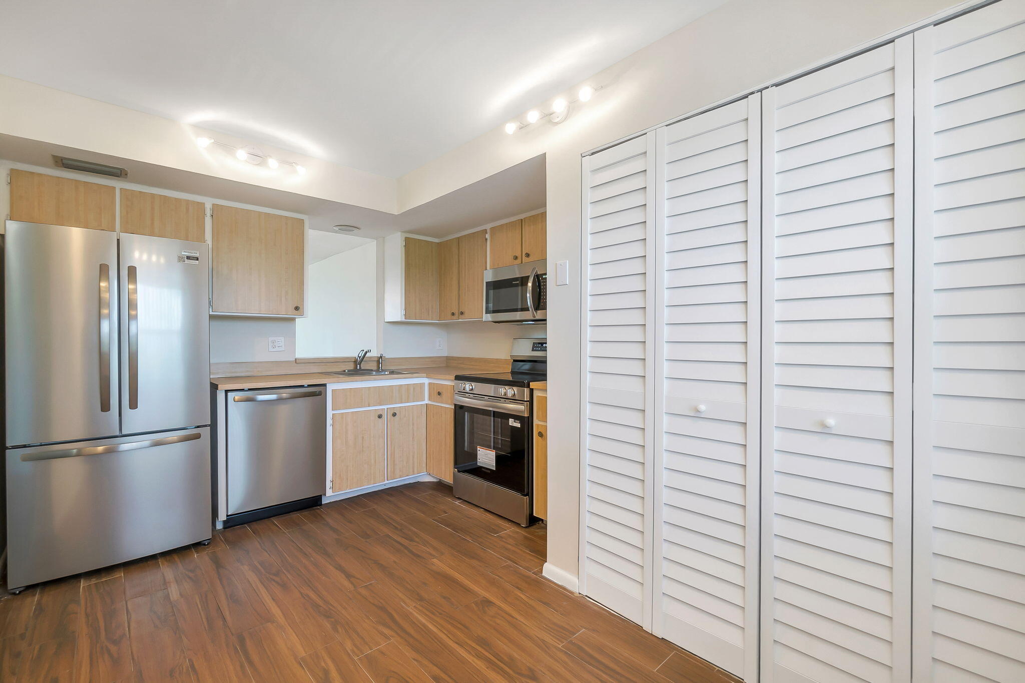 main property photo 20