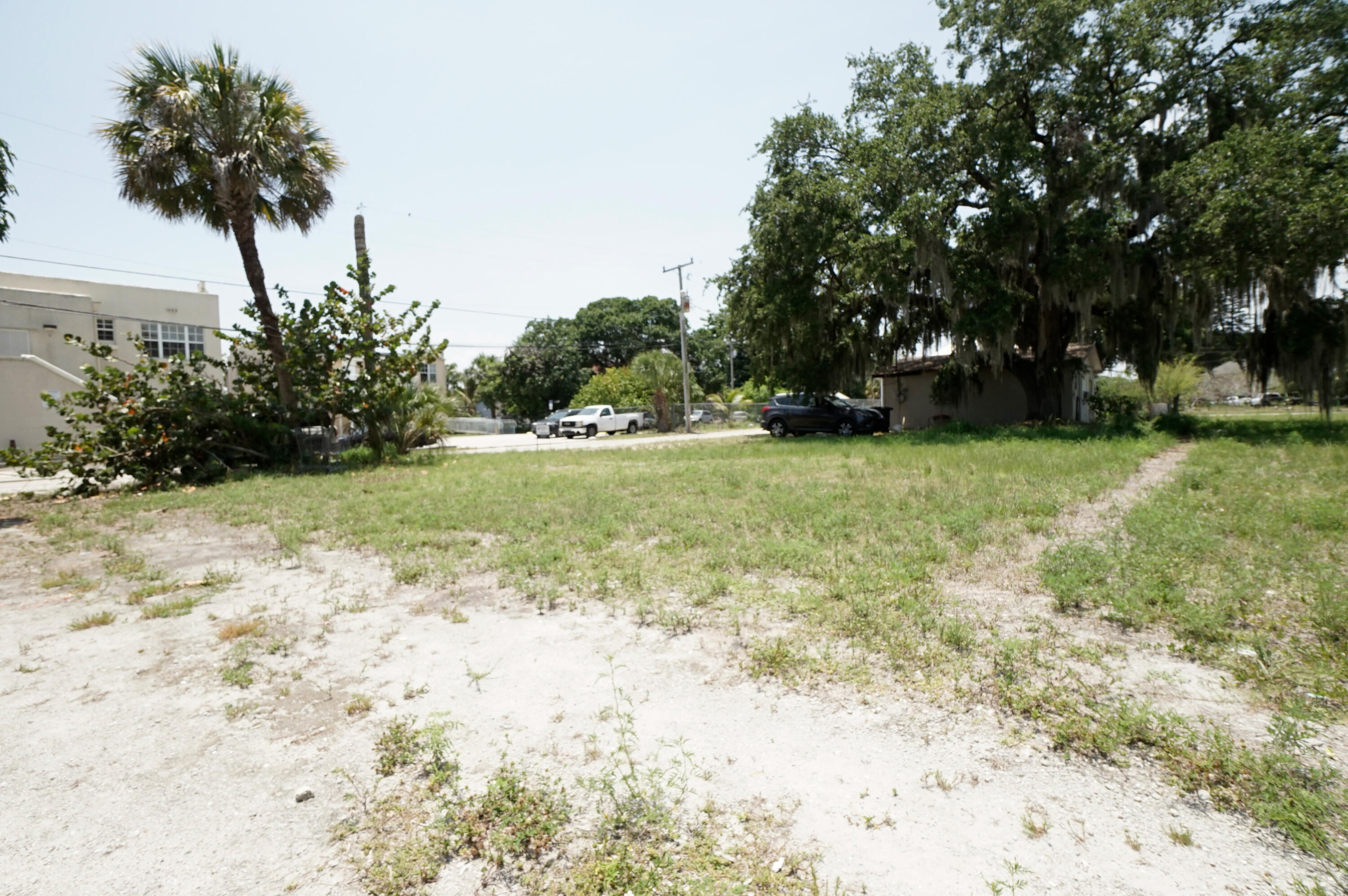 main property photo 13
