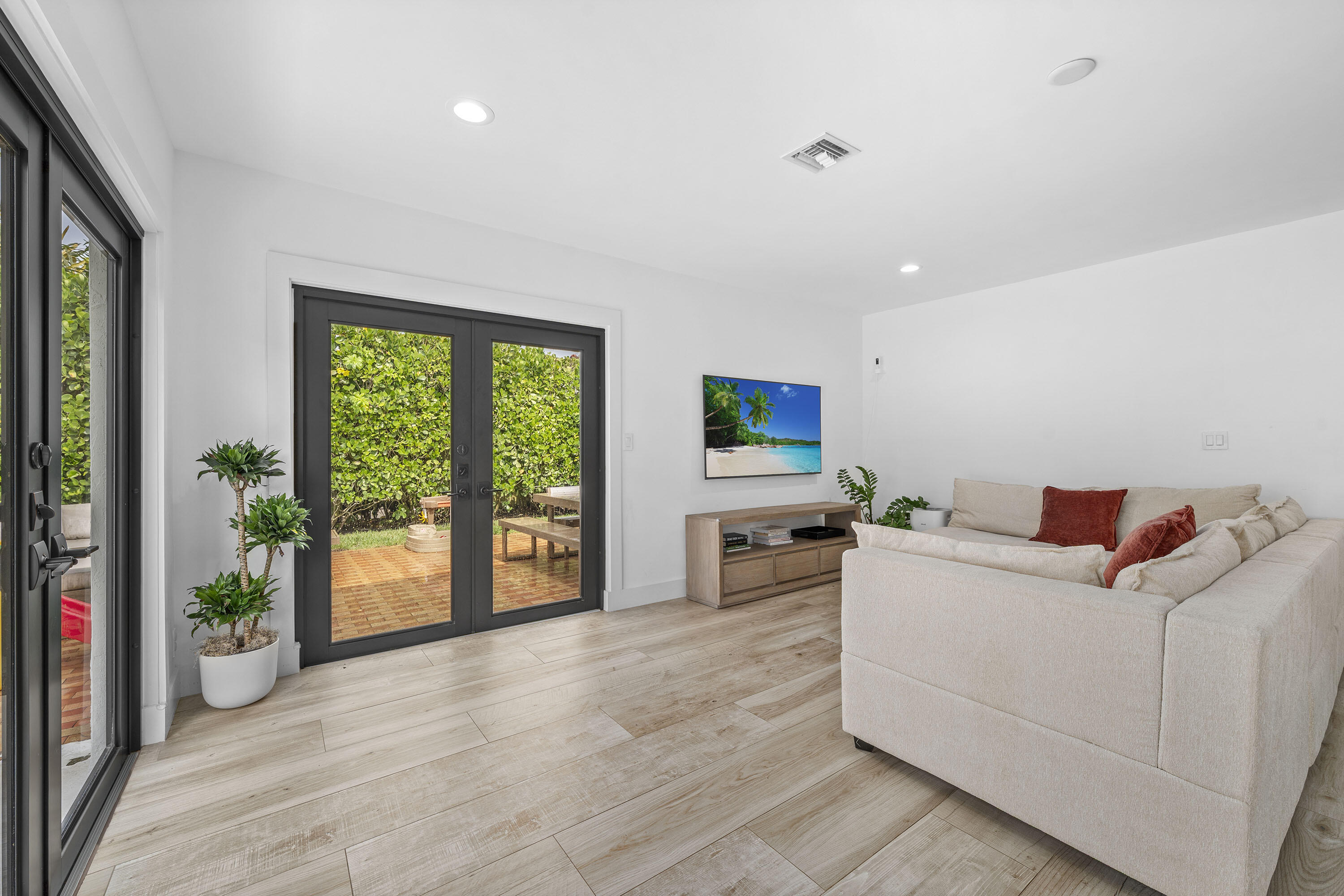 property viewer photo 18