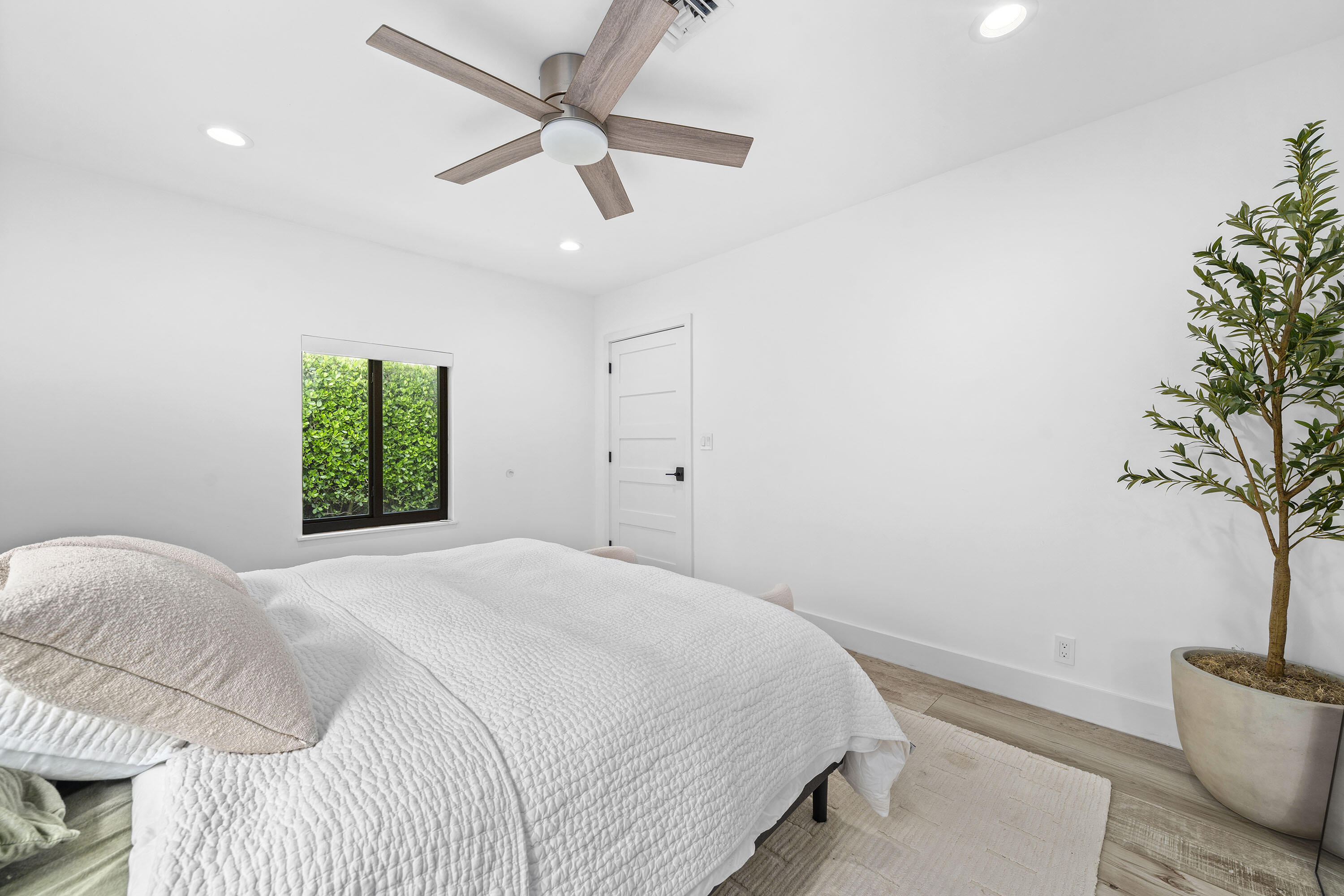 property viewer photo 22