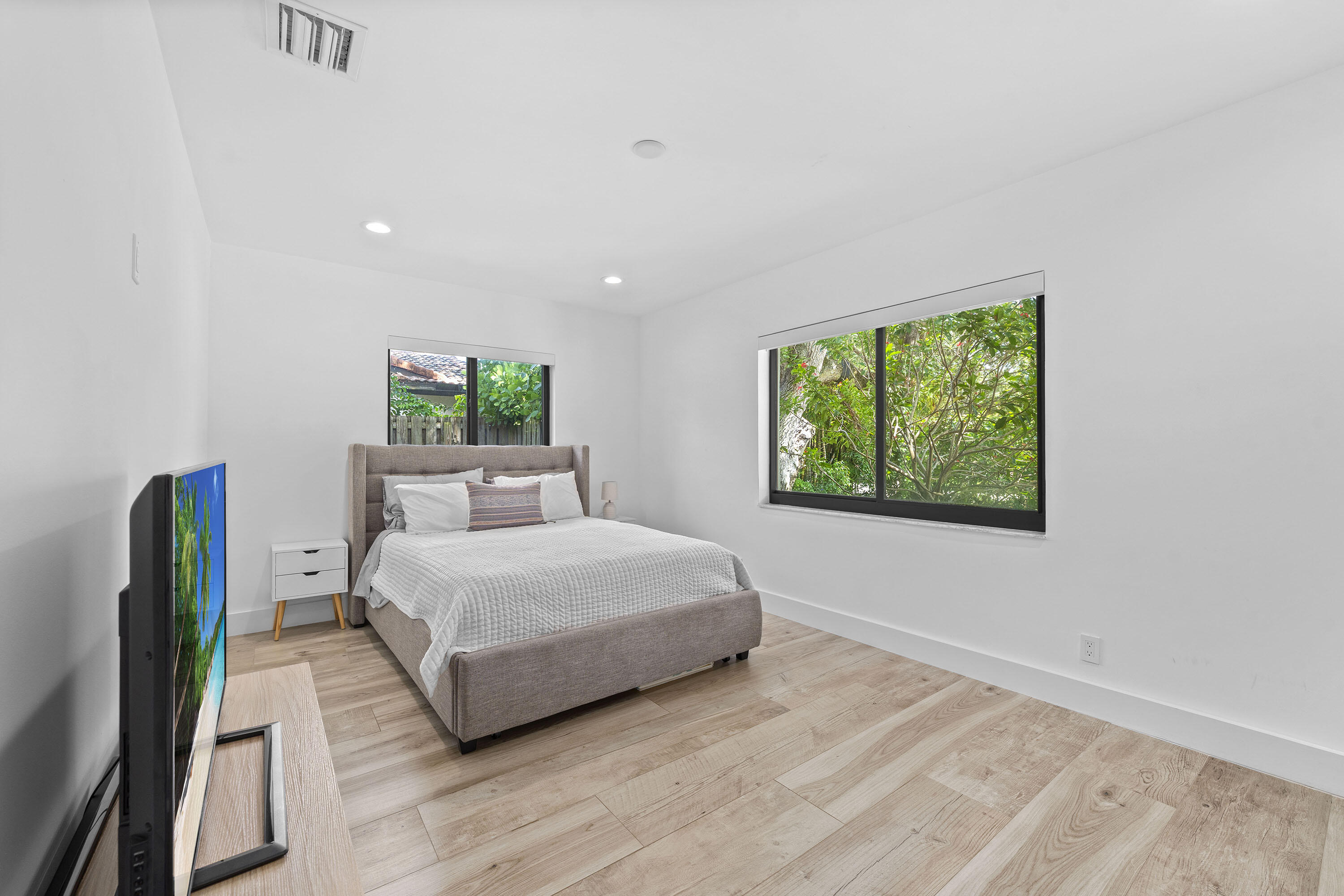 property viewer photo 23