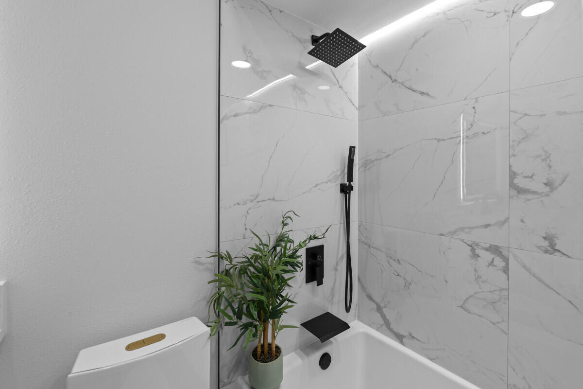 property viewer photo 25