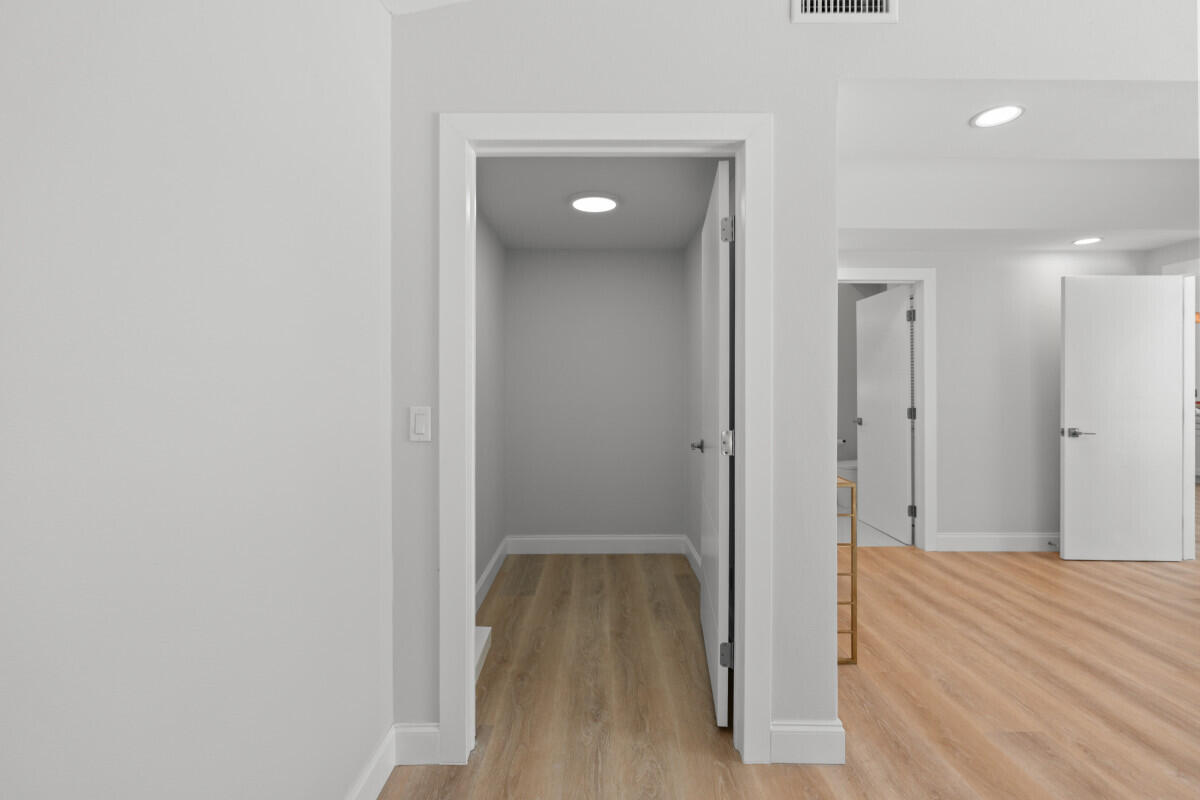 property viewer photo 31