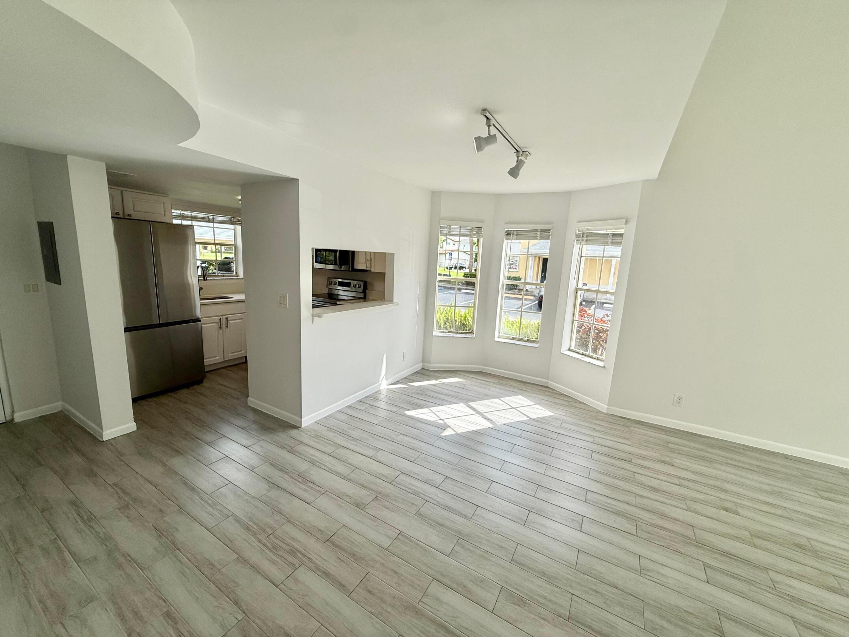property viewer photo 15