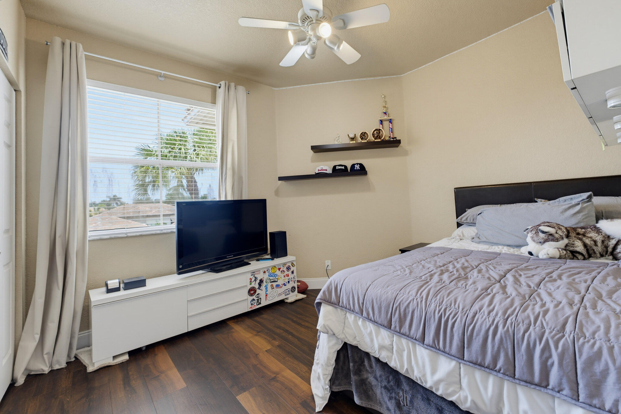 main property photo 44