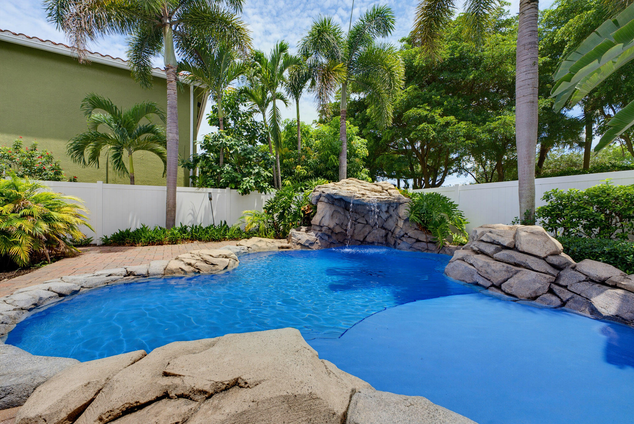 main property photo 50