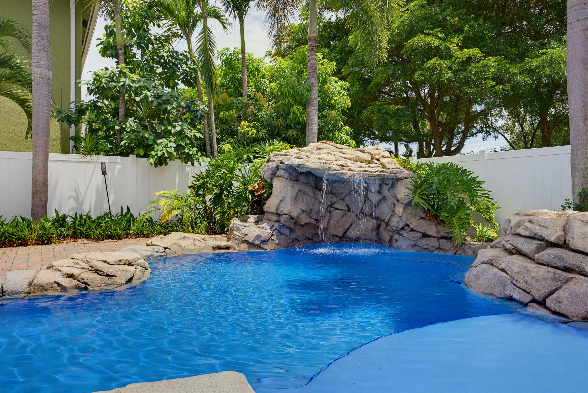 main property photo 51