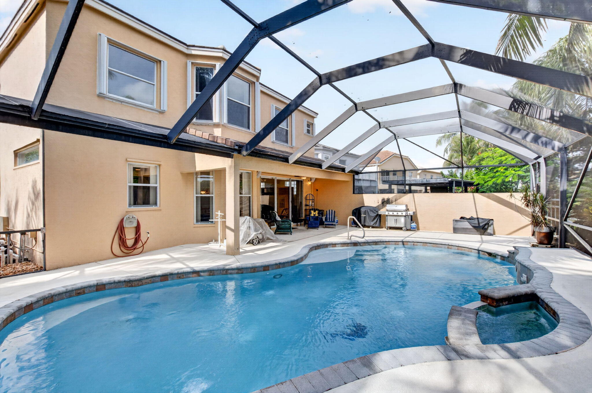 main property photo 28