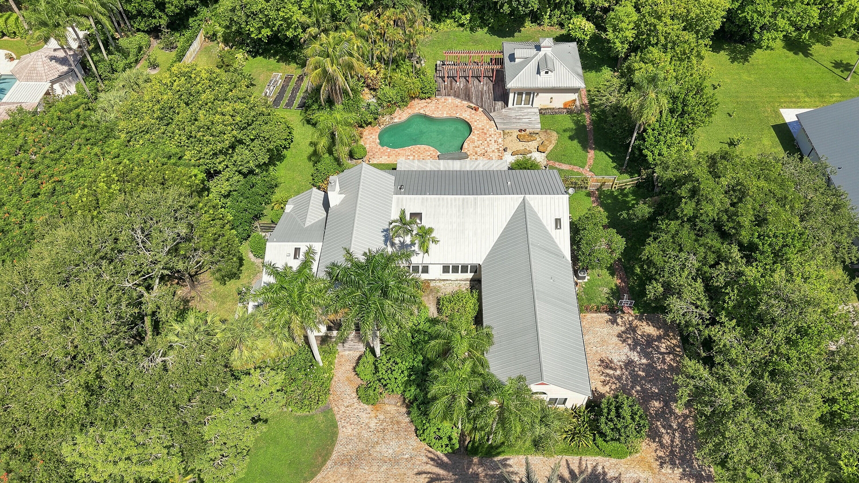 main property photo 11