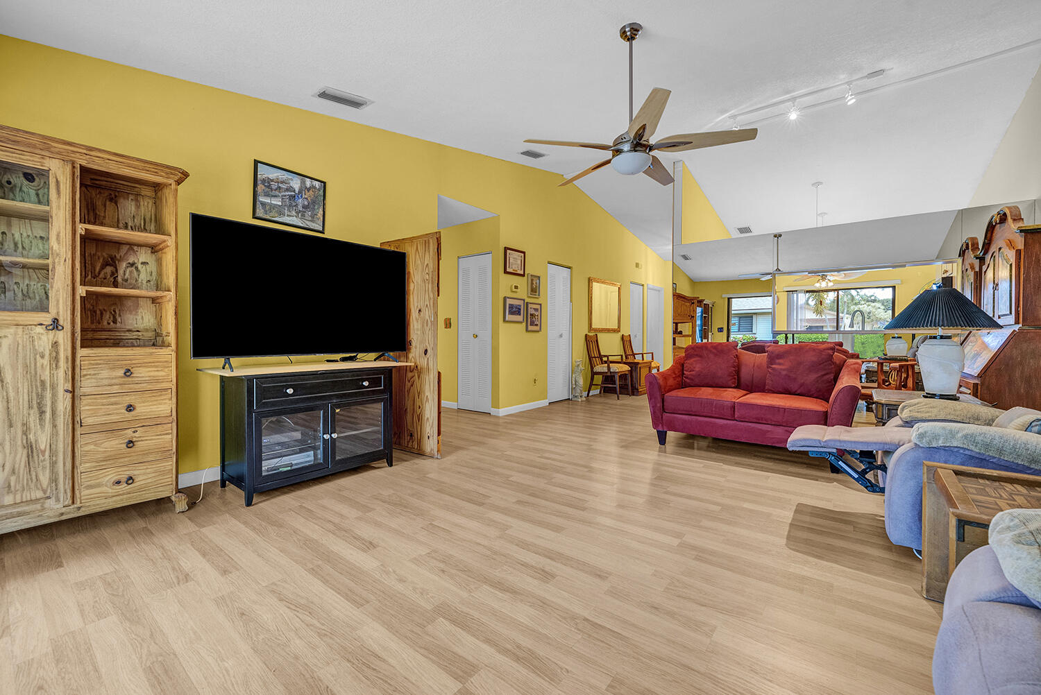 main property photo 13