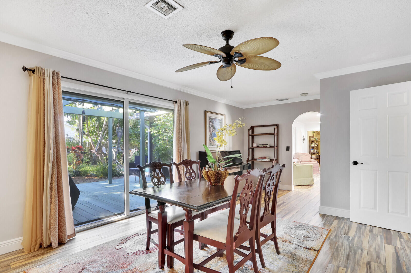 property viewer photo 16
