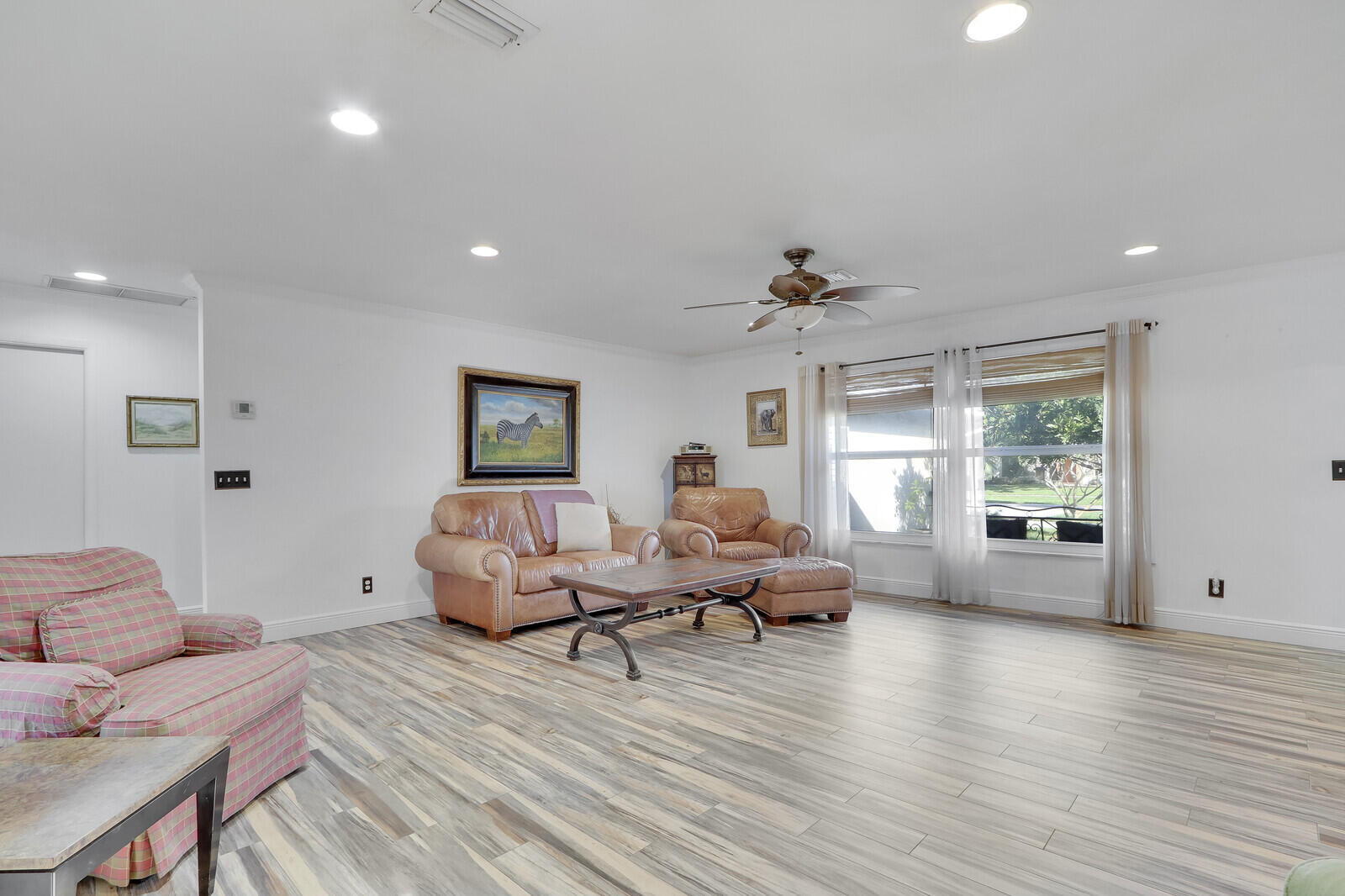 property viewer photo 7