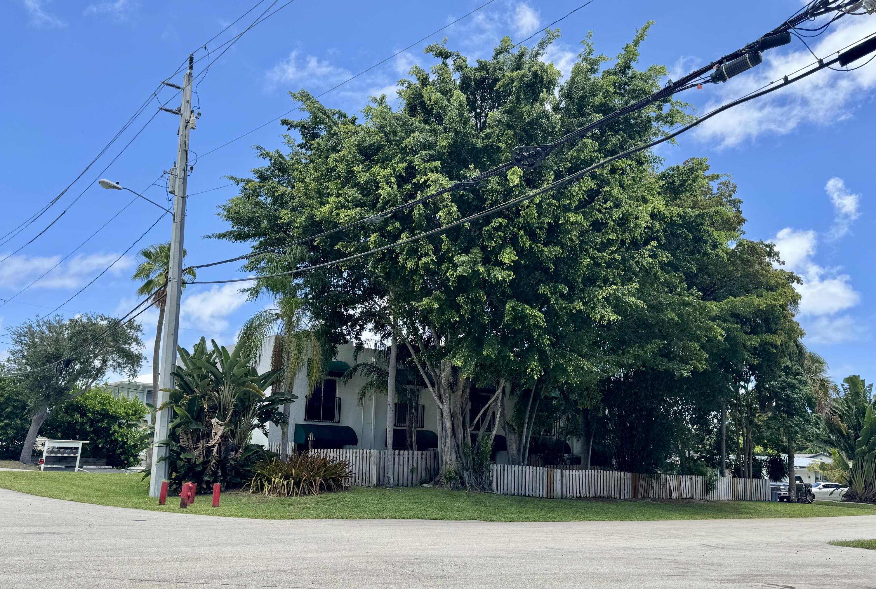 main property photo 28