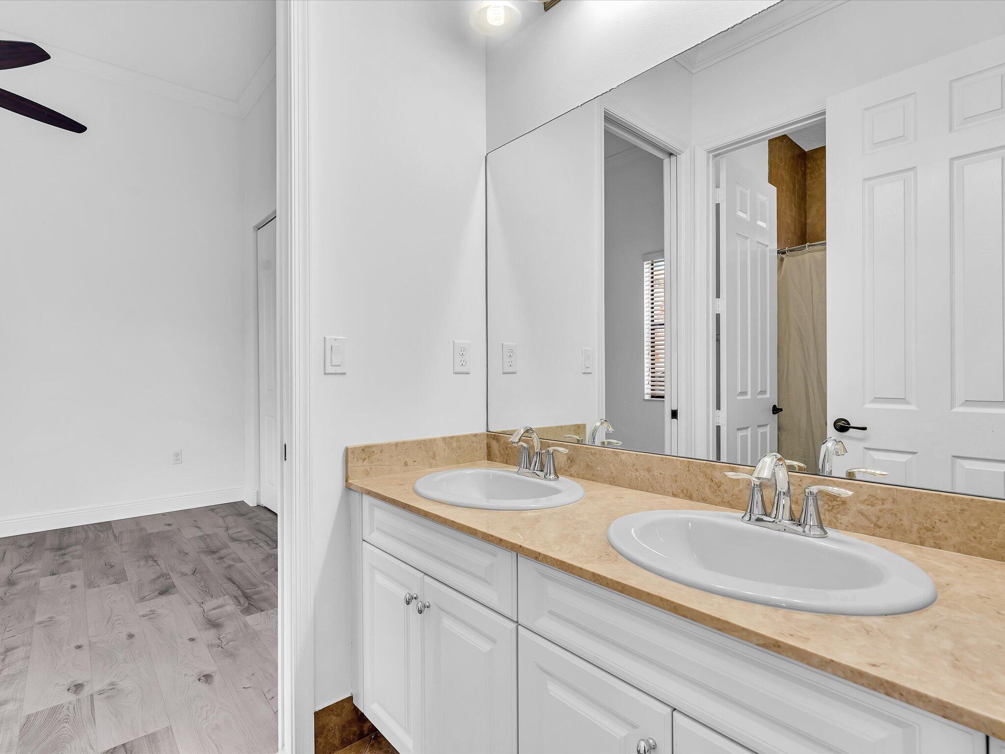 property viewer photo 61