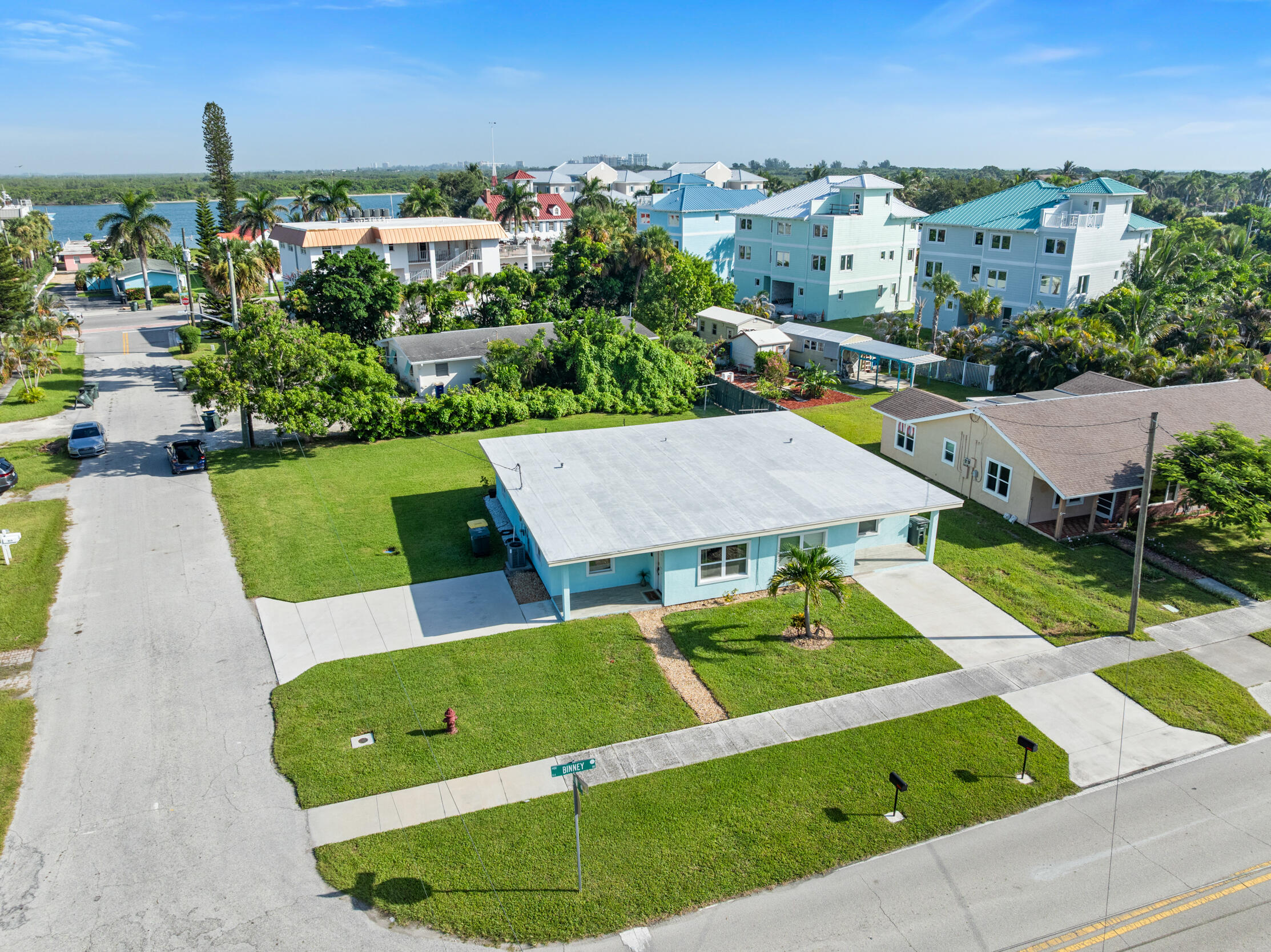 main property photo 28