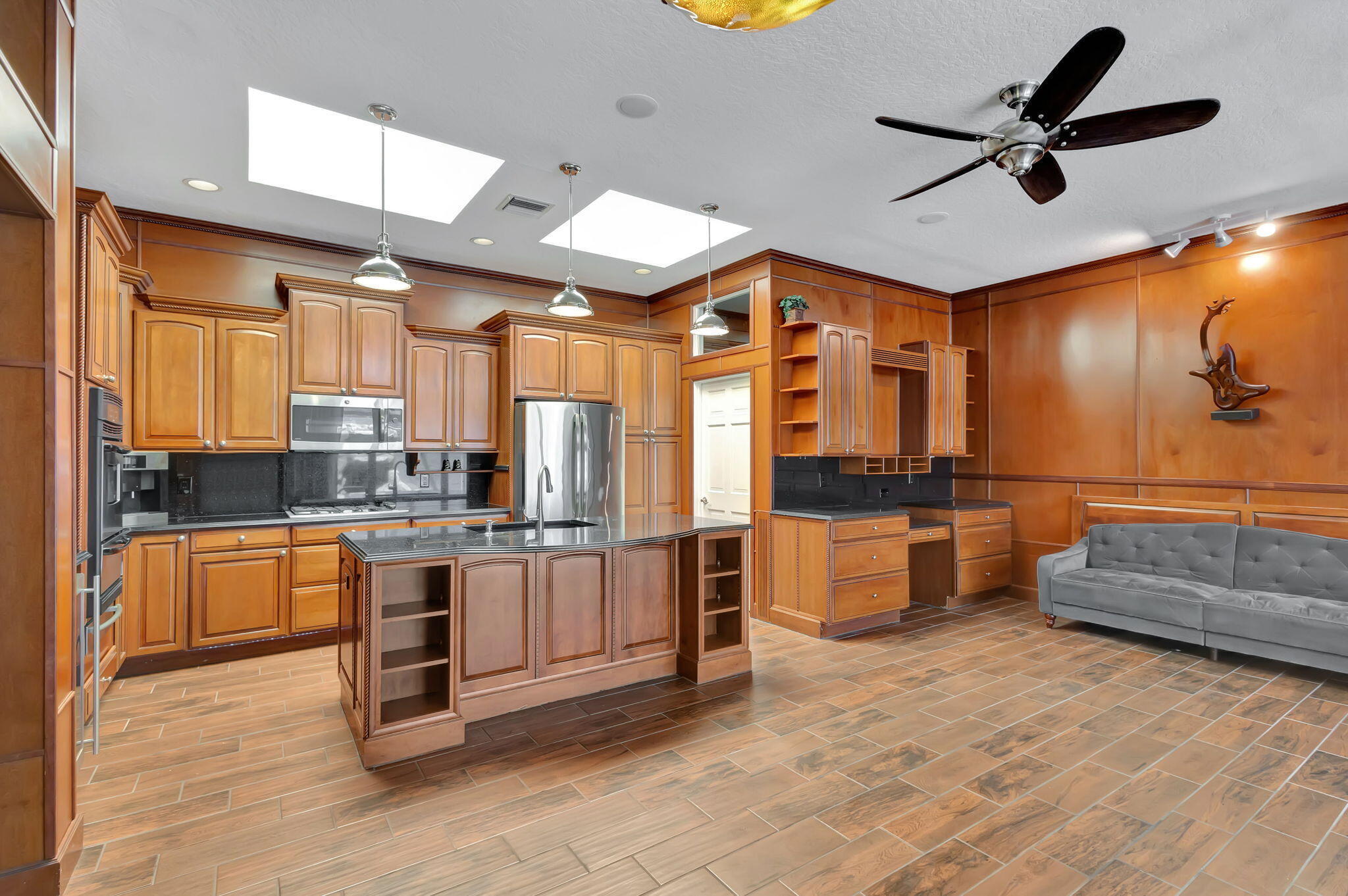 main property photo 17