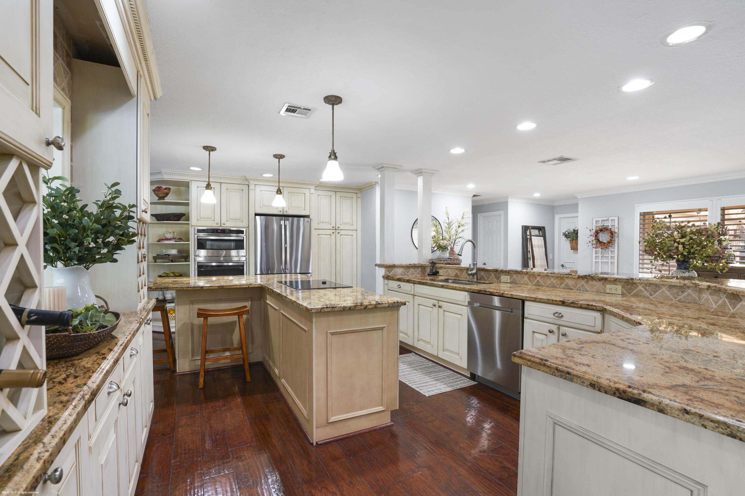main property photo 13
