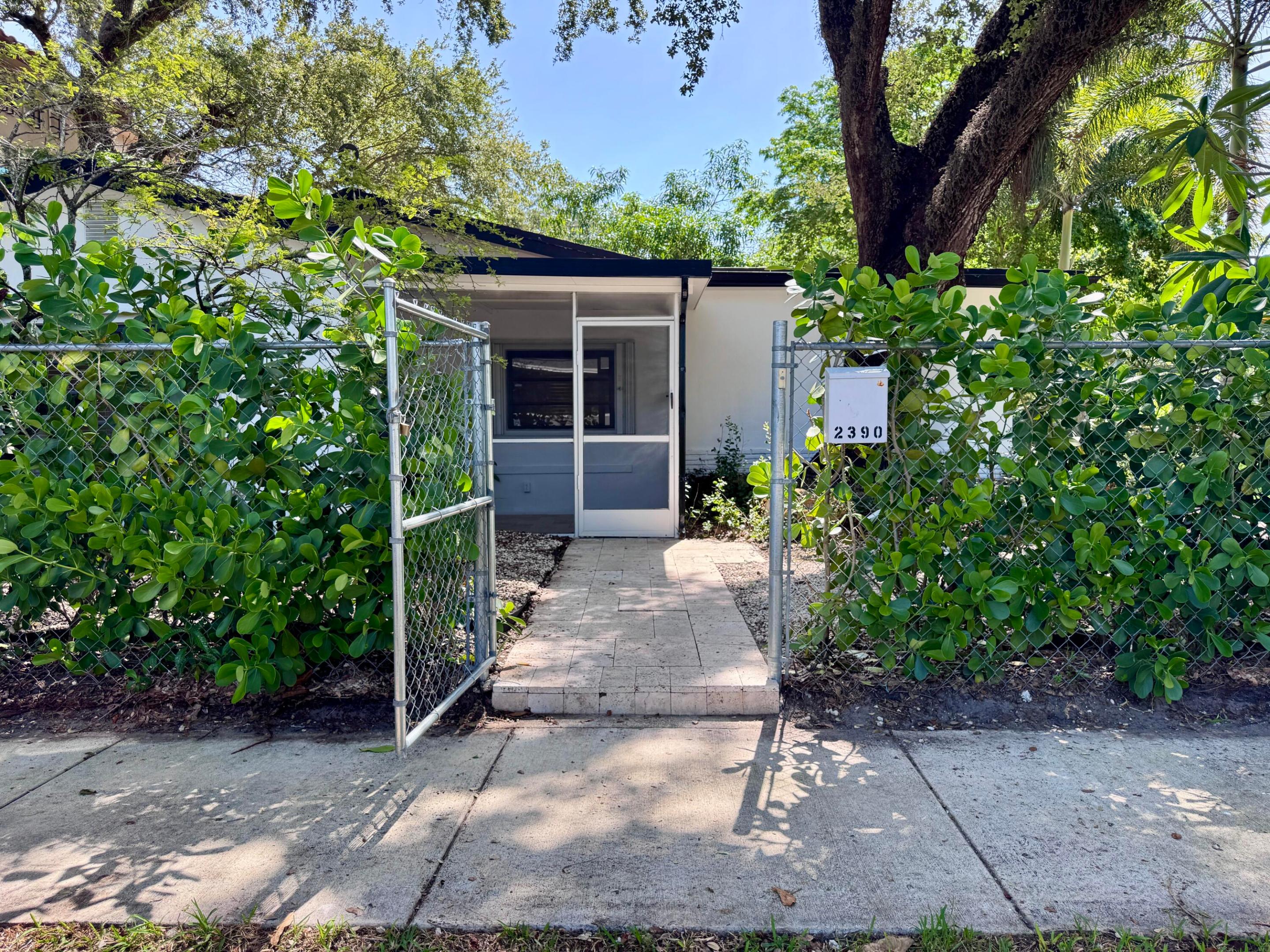 main property photo 28