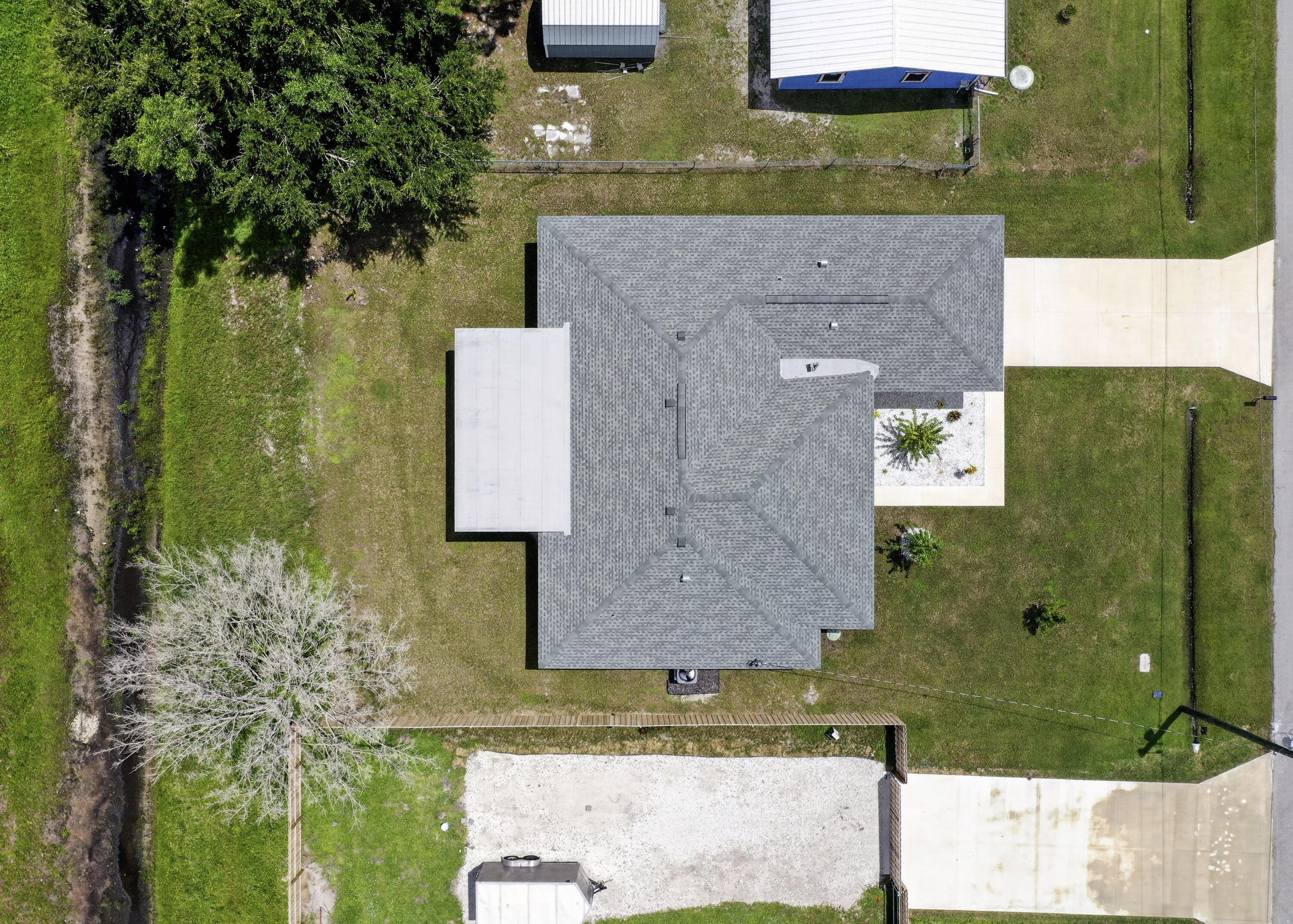 main property photo 45