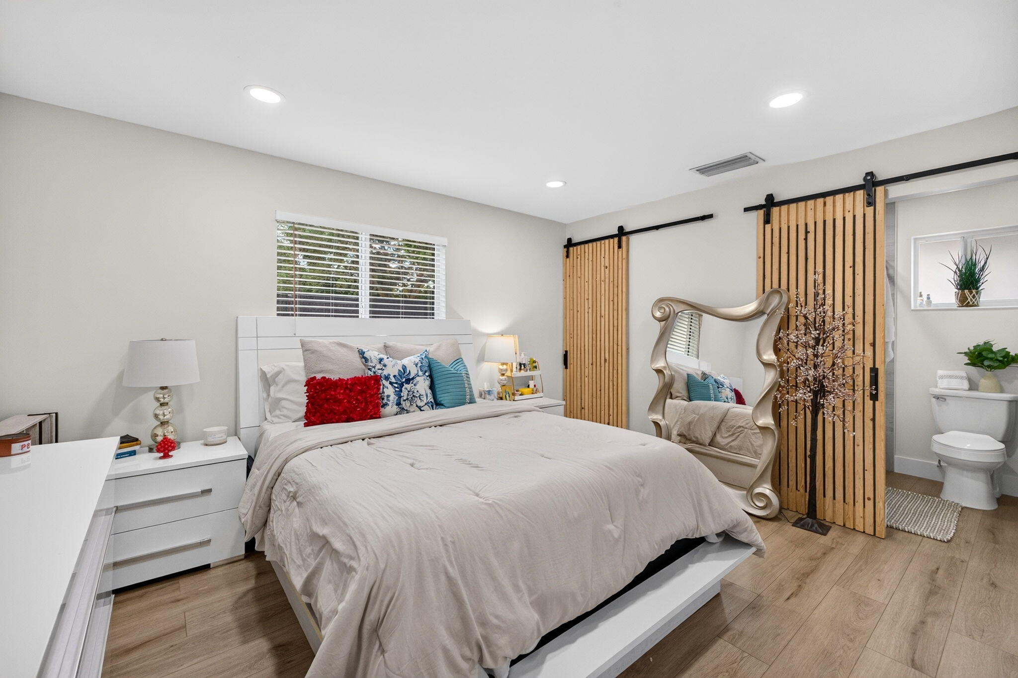 main property photo 79