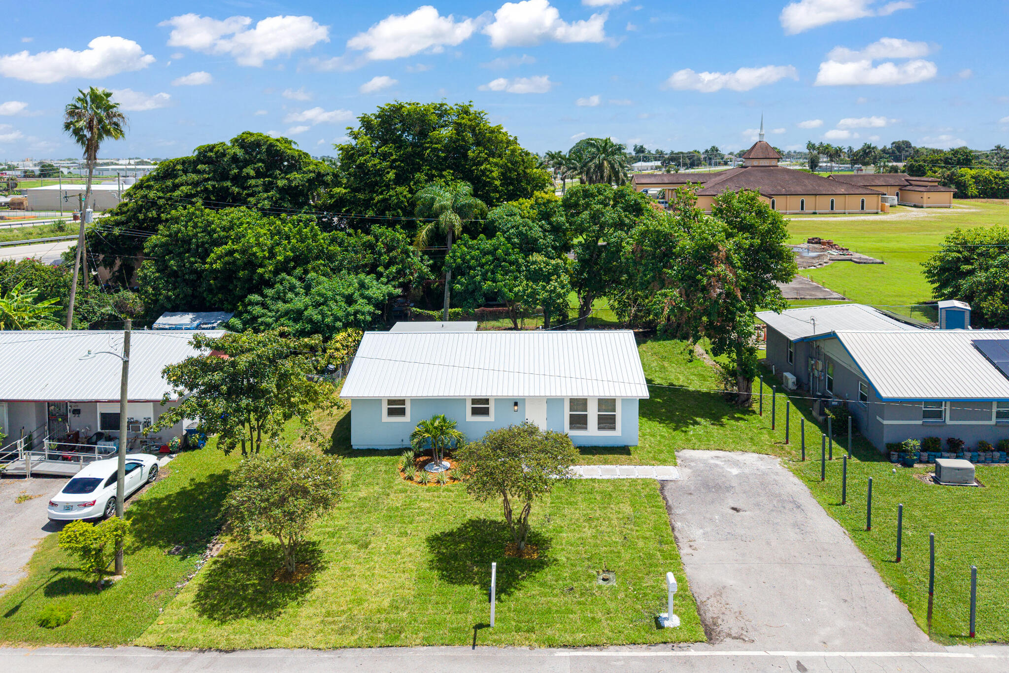 main property photo 28