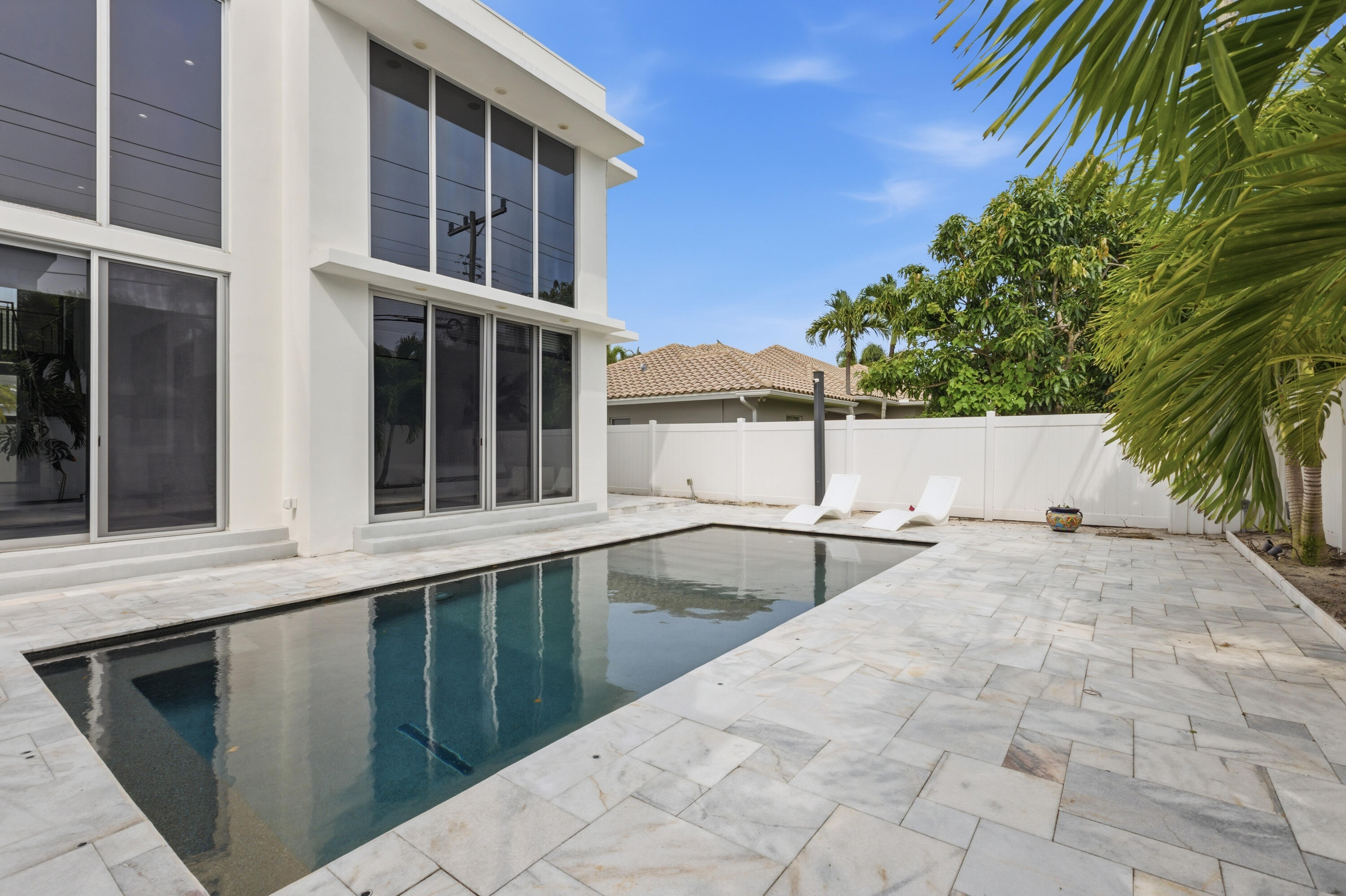 property viewer photo 10