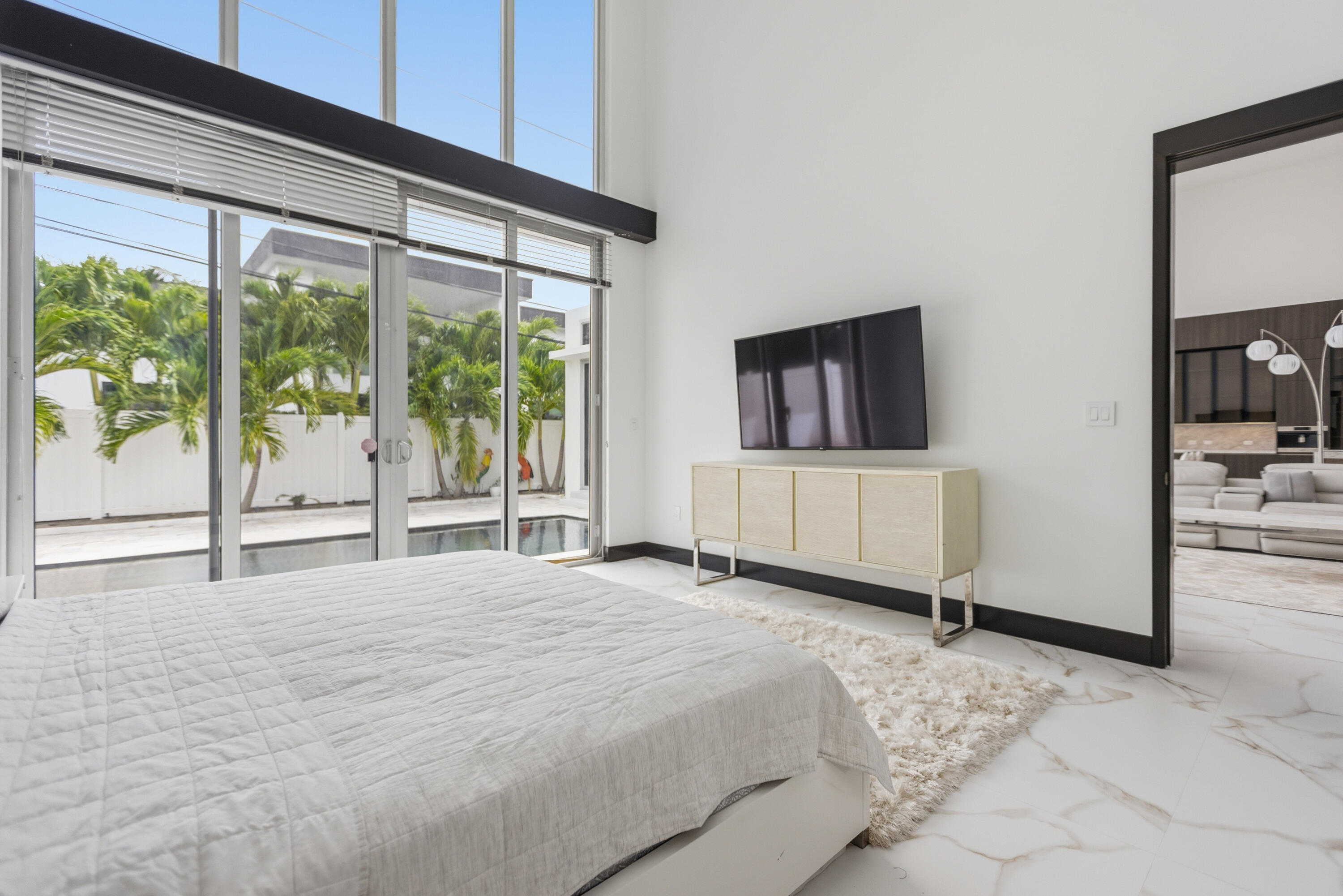 property viewer photo 42
