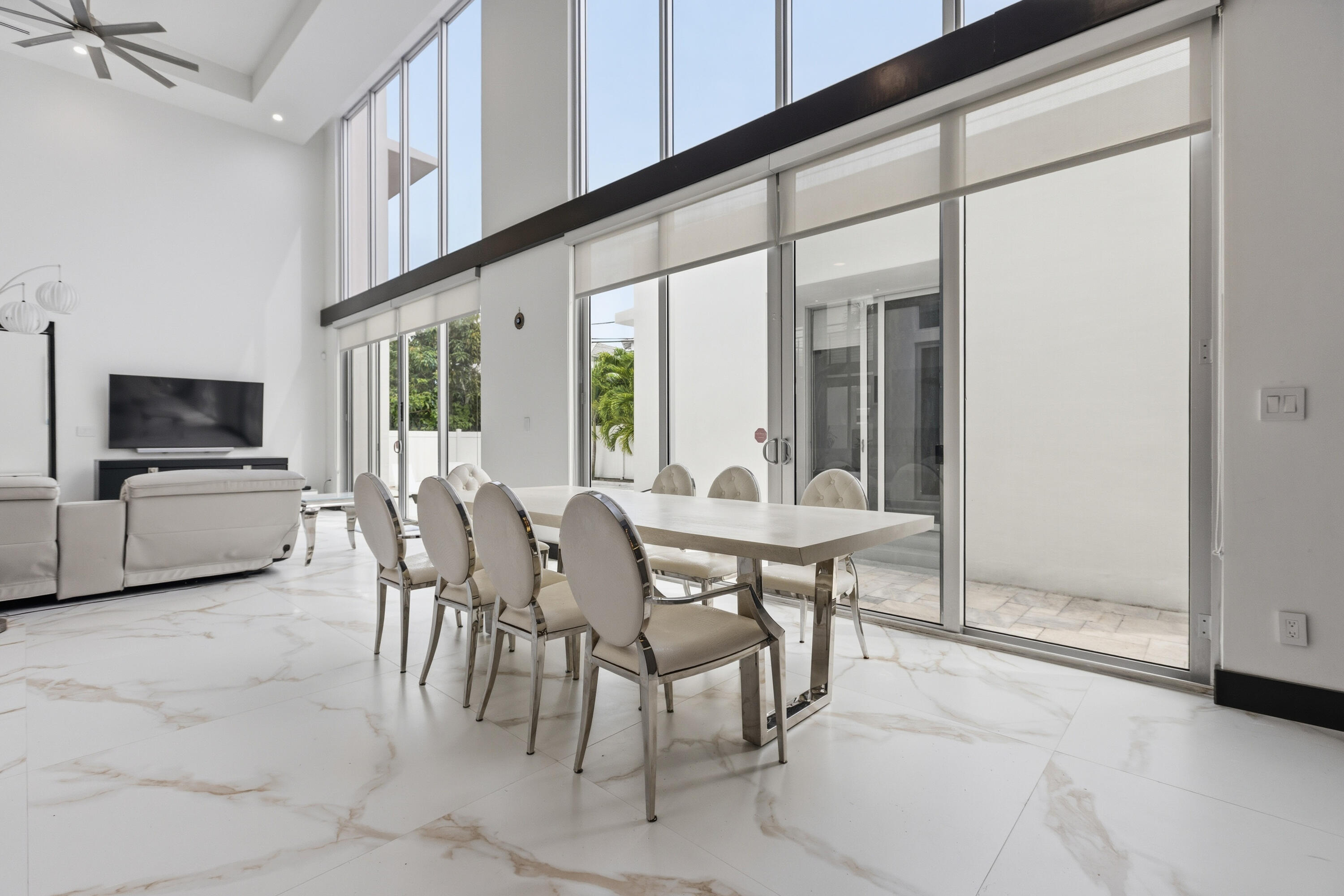 property viewer photo 47
