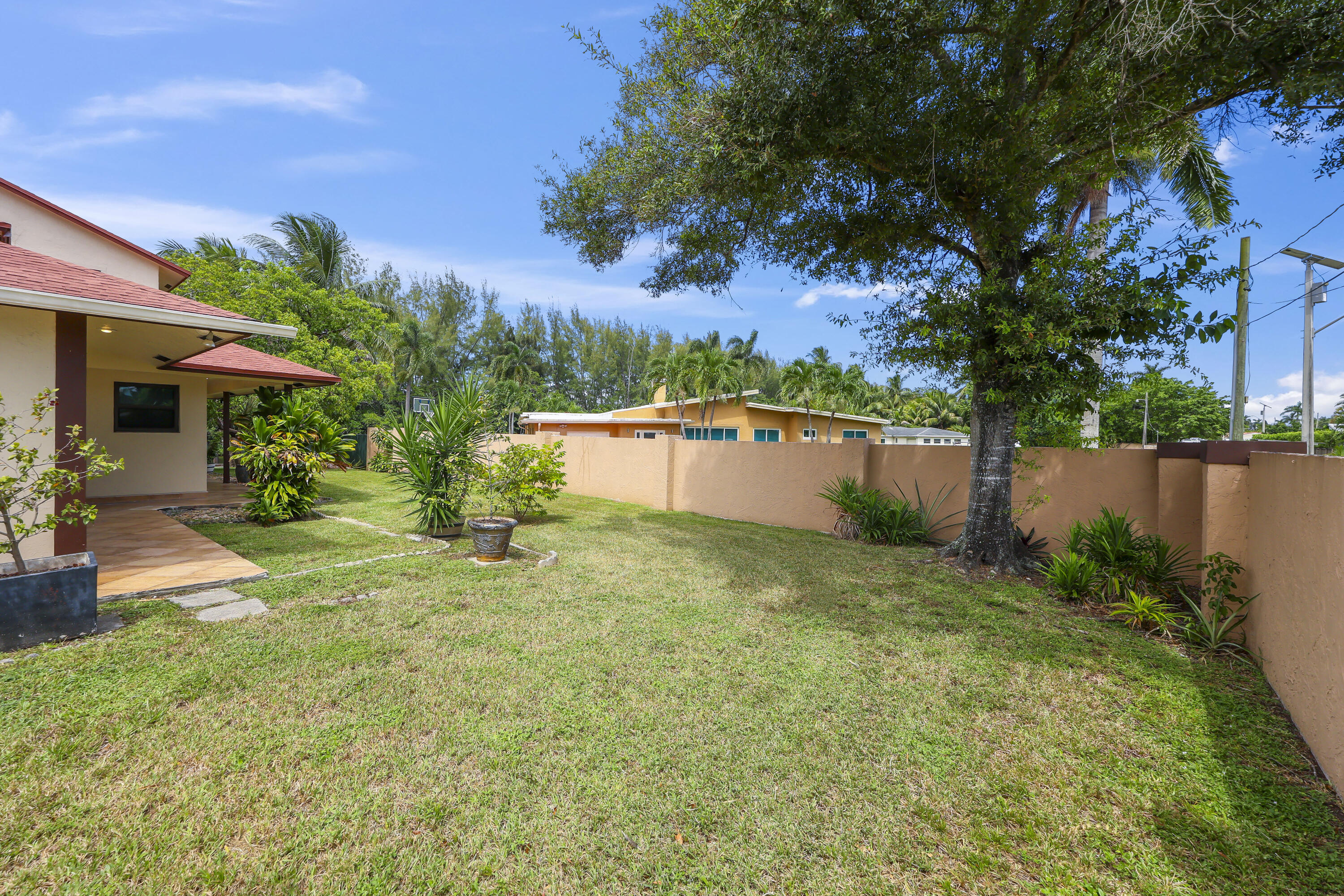 main property photo 50