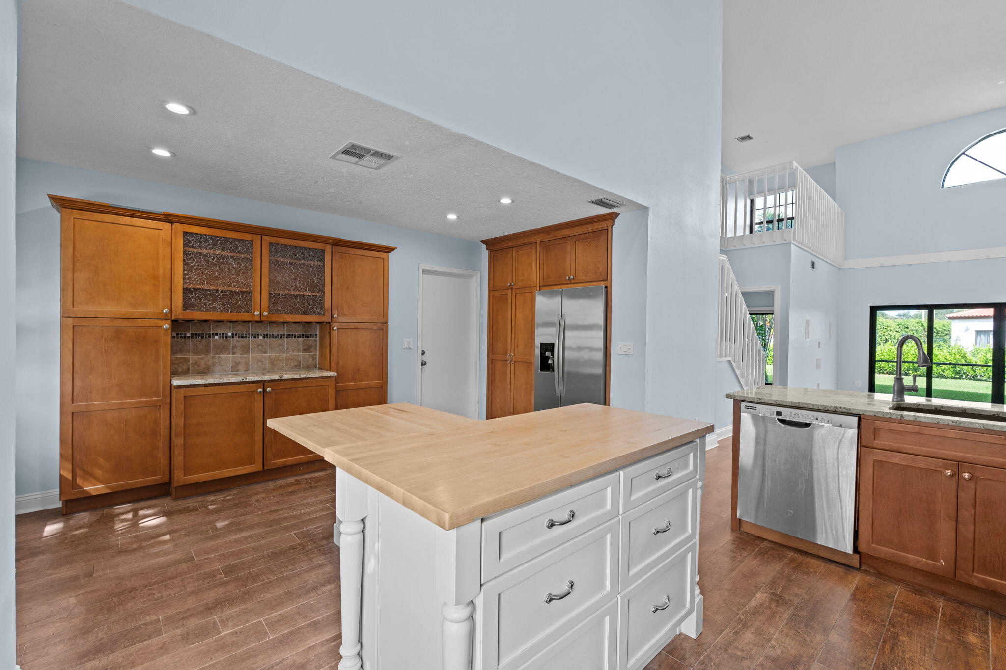main property photo 10